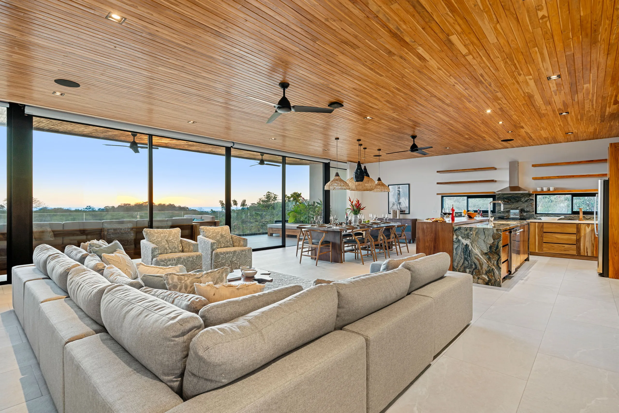 Luxe Hilltop Villa with Private Pool and 360° Views — photograph 9