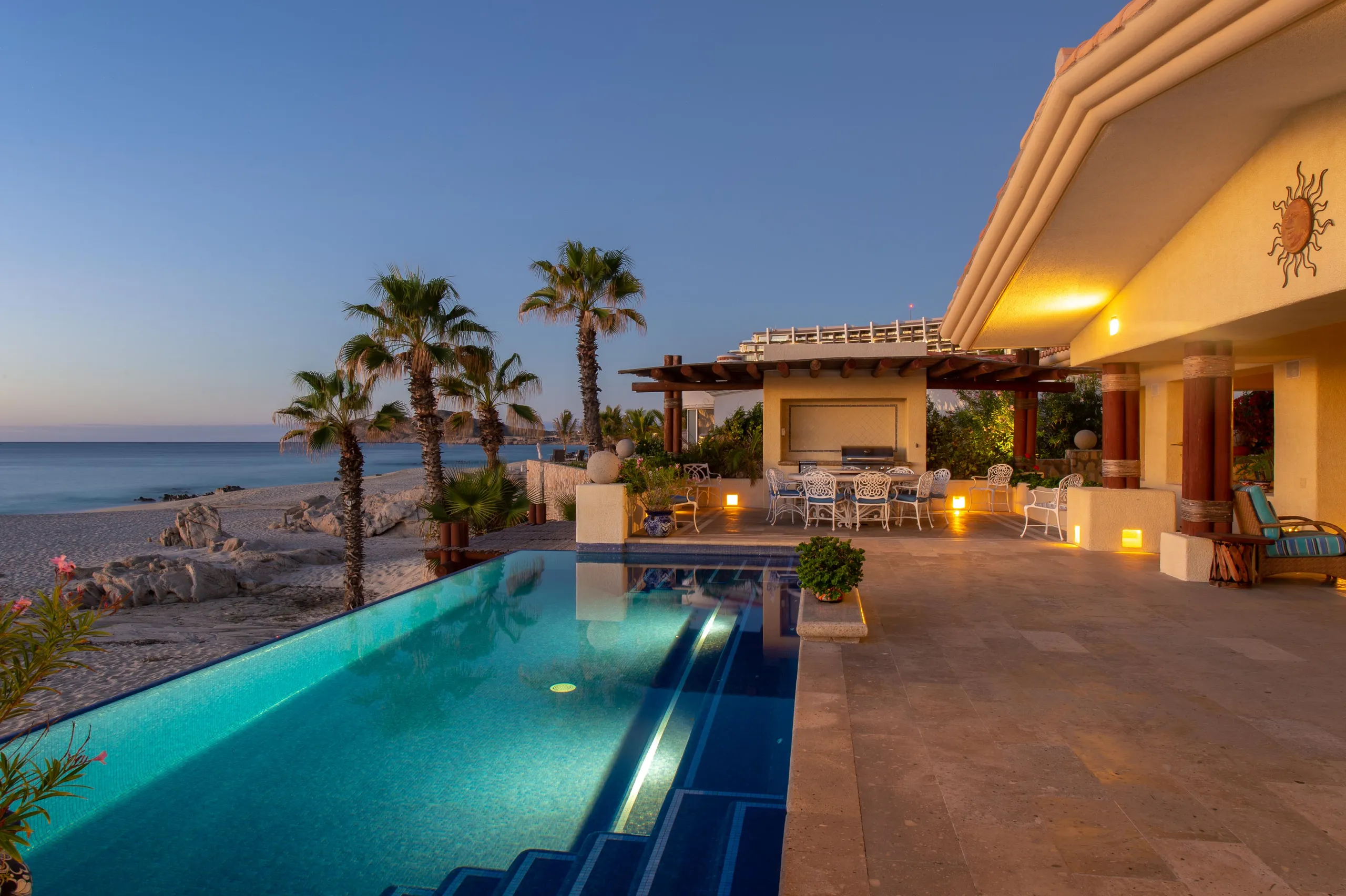 Costa Brava Resort Beachfront Luxury Villa with Infinity Pool and Ocean Views — photograph 3