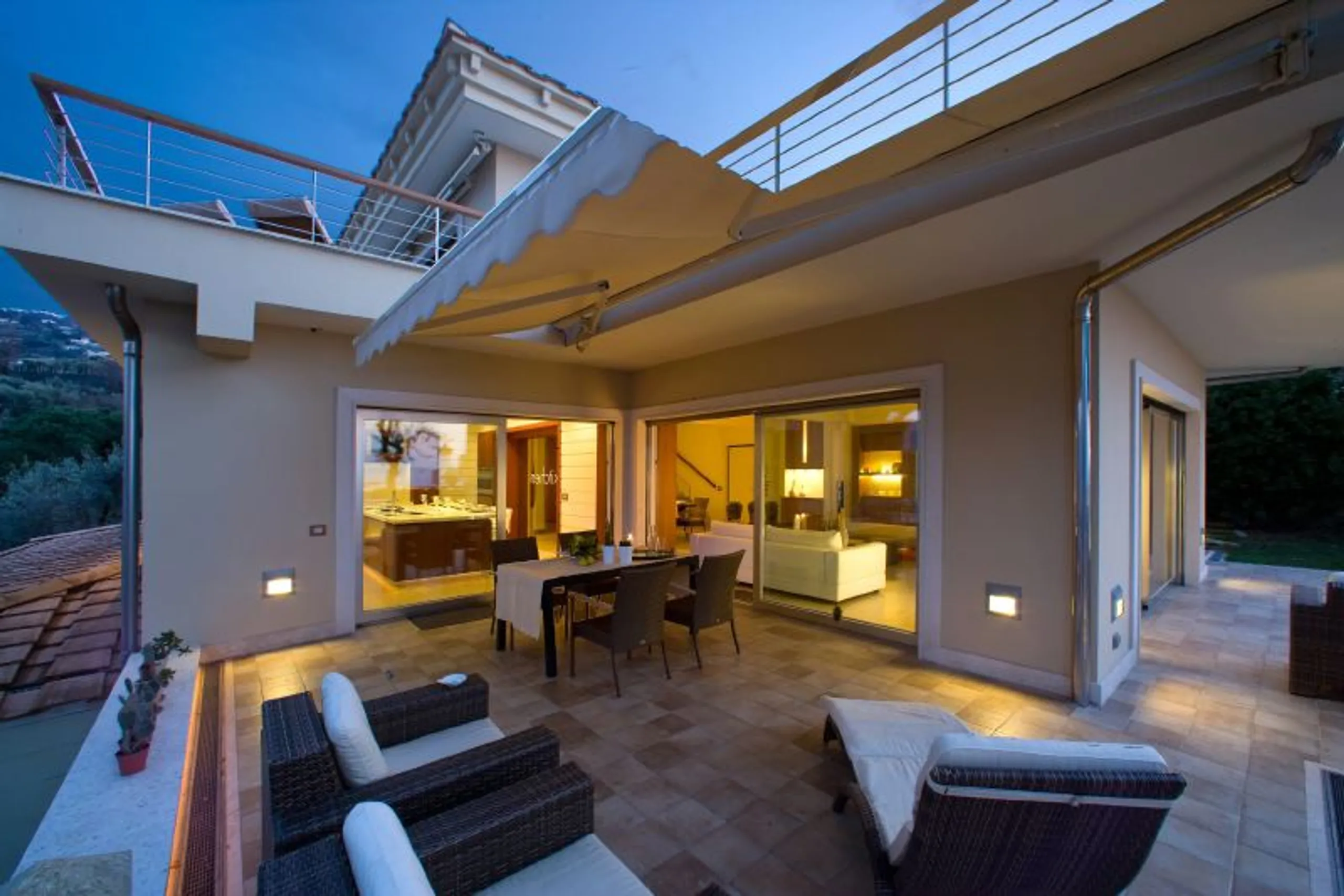 Radiant Modern-Minimalist Villa with Private Pool and Sea Views — photograph 11