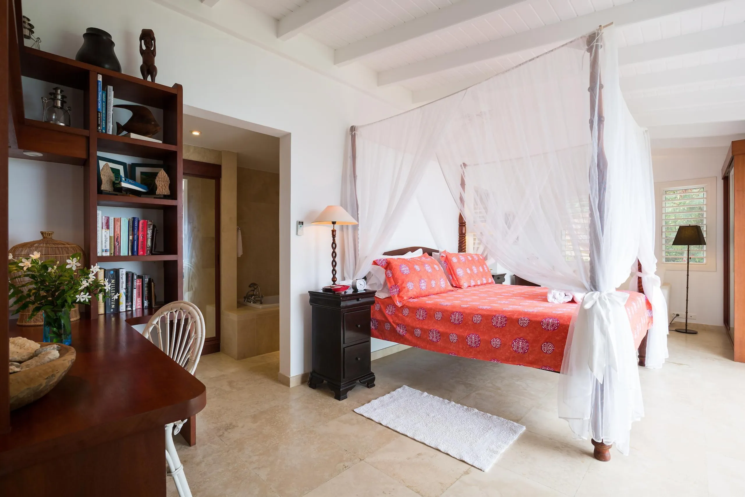 Luxe Haven in Caribbean Paradise with Private Pool and Panoramic Ocean Views — photograph 12