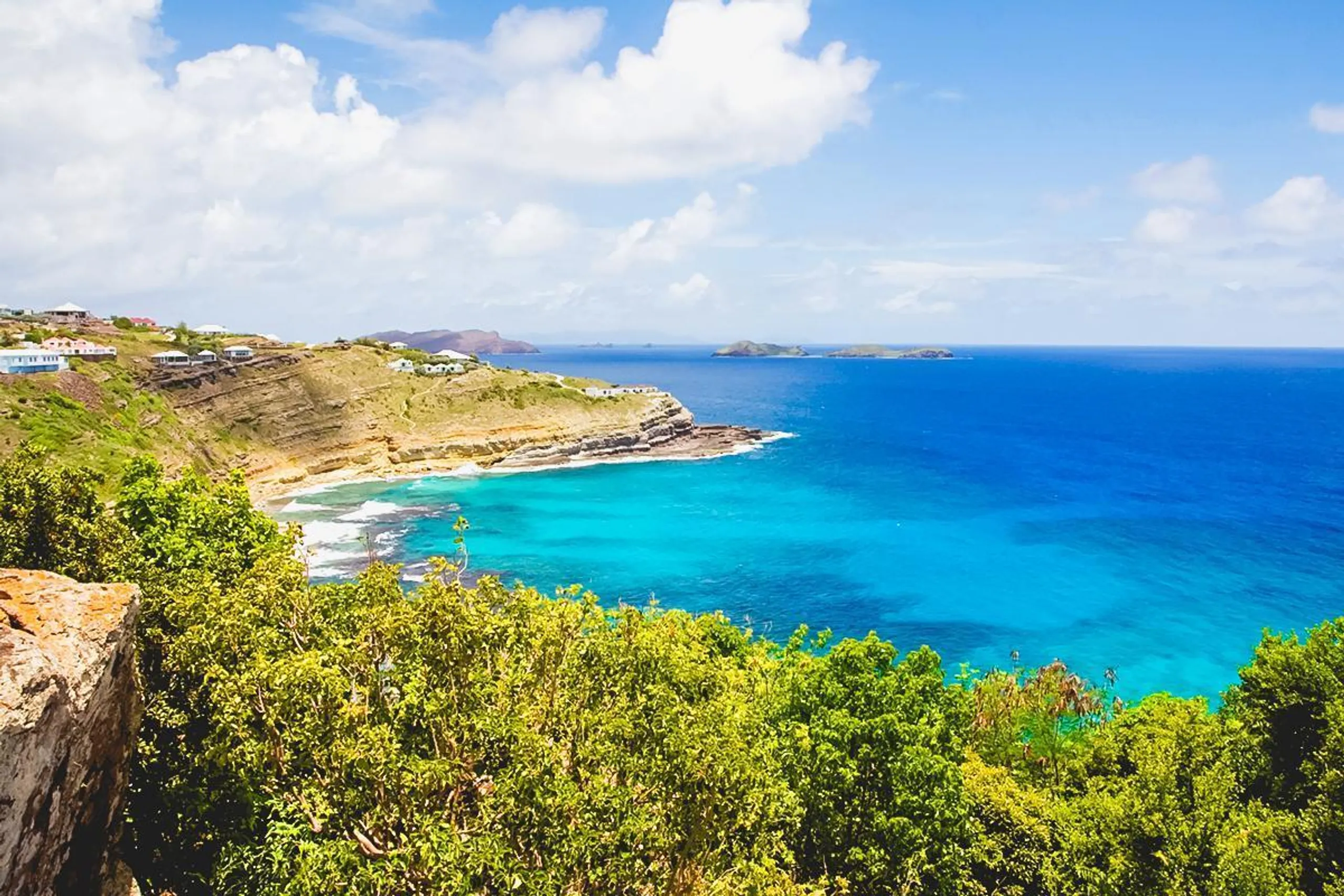 Rejuvenating Seaview Villa with Private Pool and Walks to Beach — photograph 4
