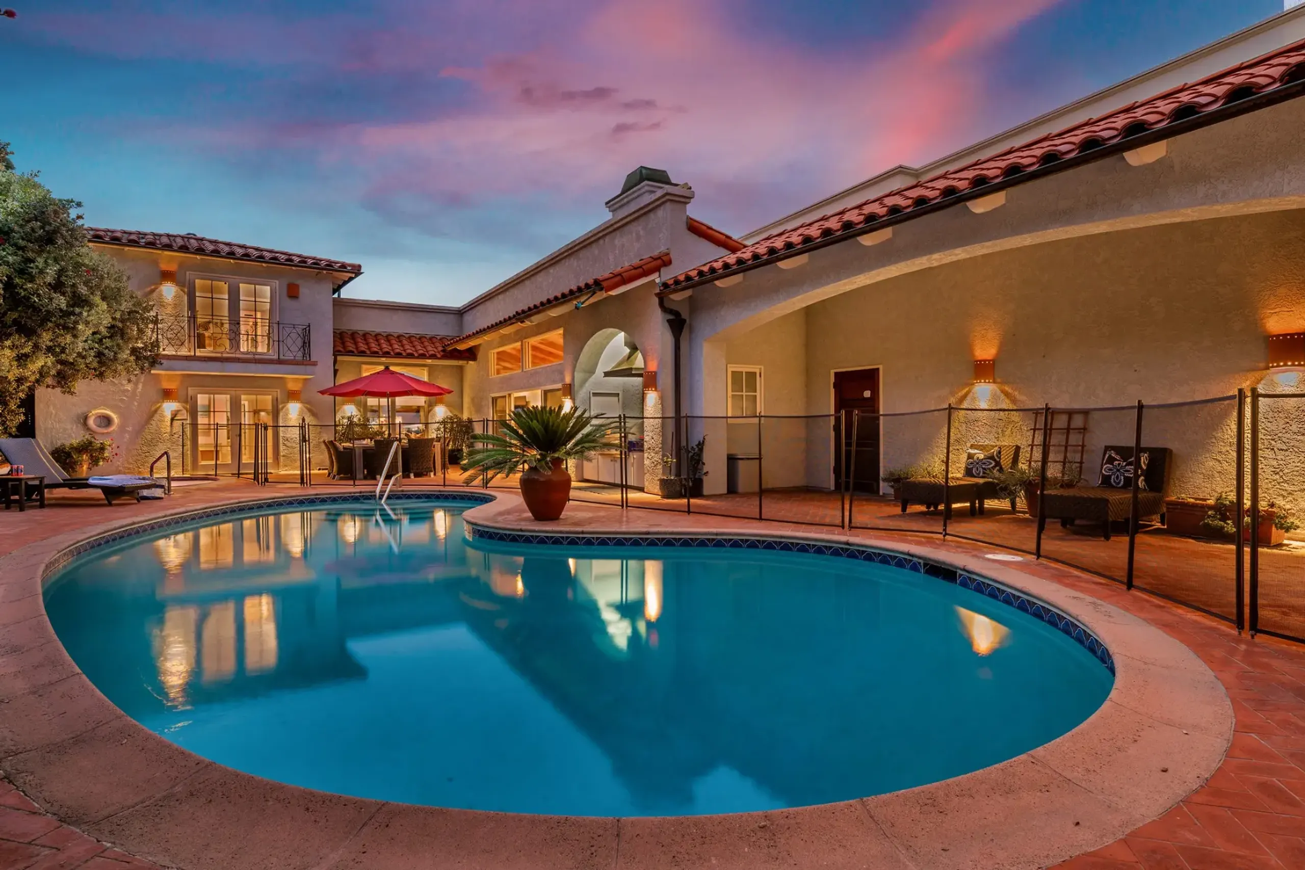 Refreshing 5 Bedroom Villa with Private Pool and Beach Views — photograph 4