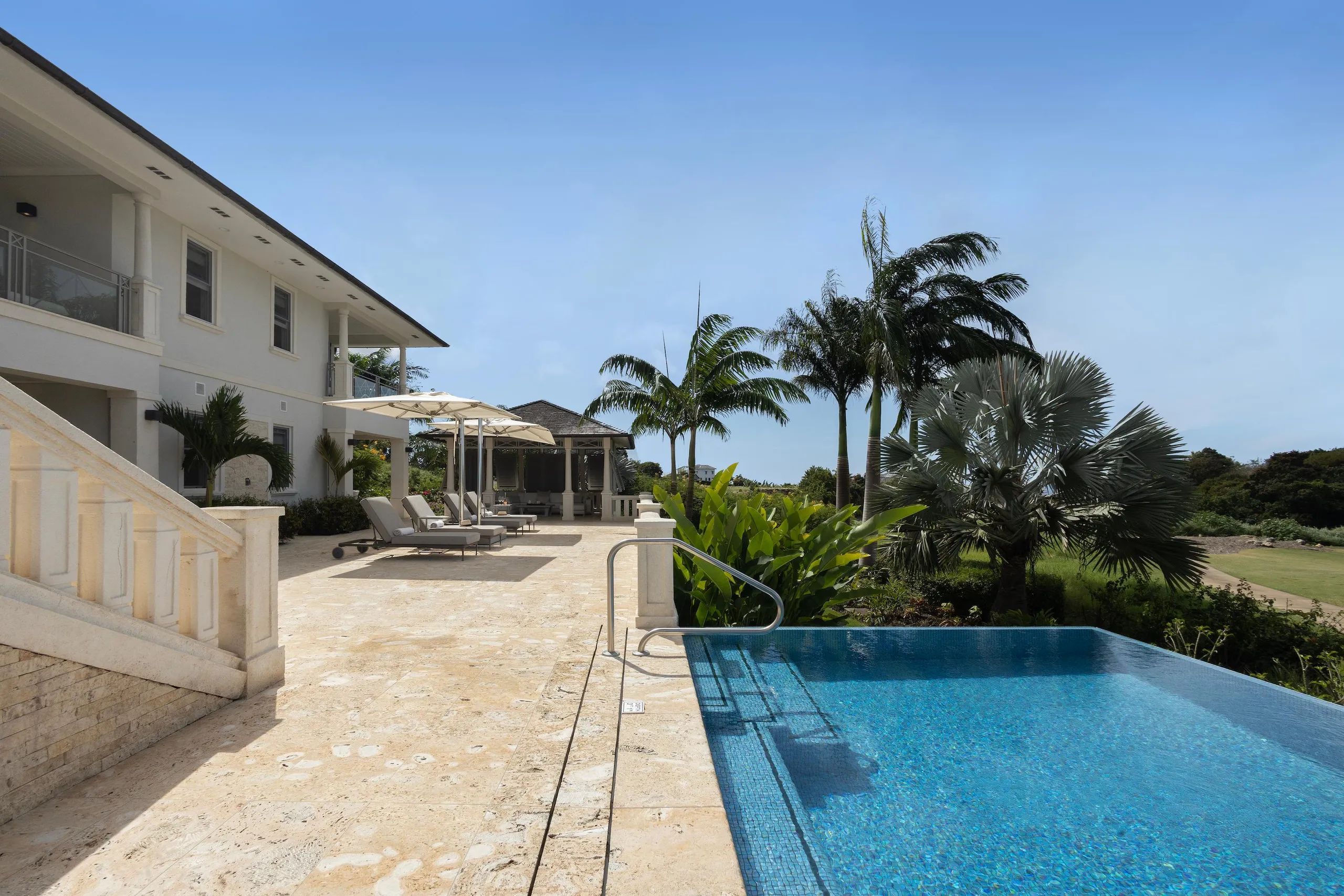 Apes Hill Club's Luxe Haven Villa with Golf Course Access — photograph 8