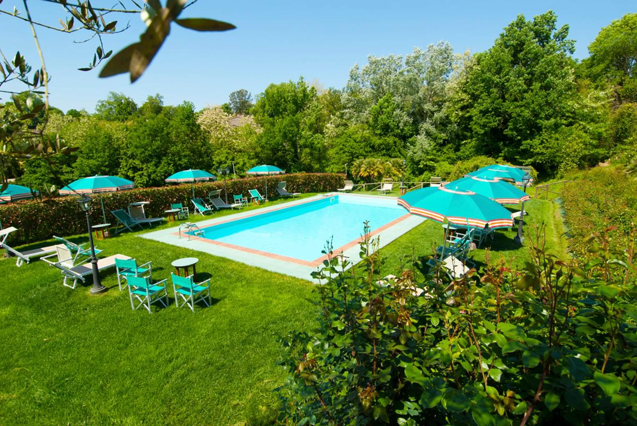 Deluxe 18th Century Villa with Pool and Beautiful Gardens — photograph 3