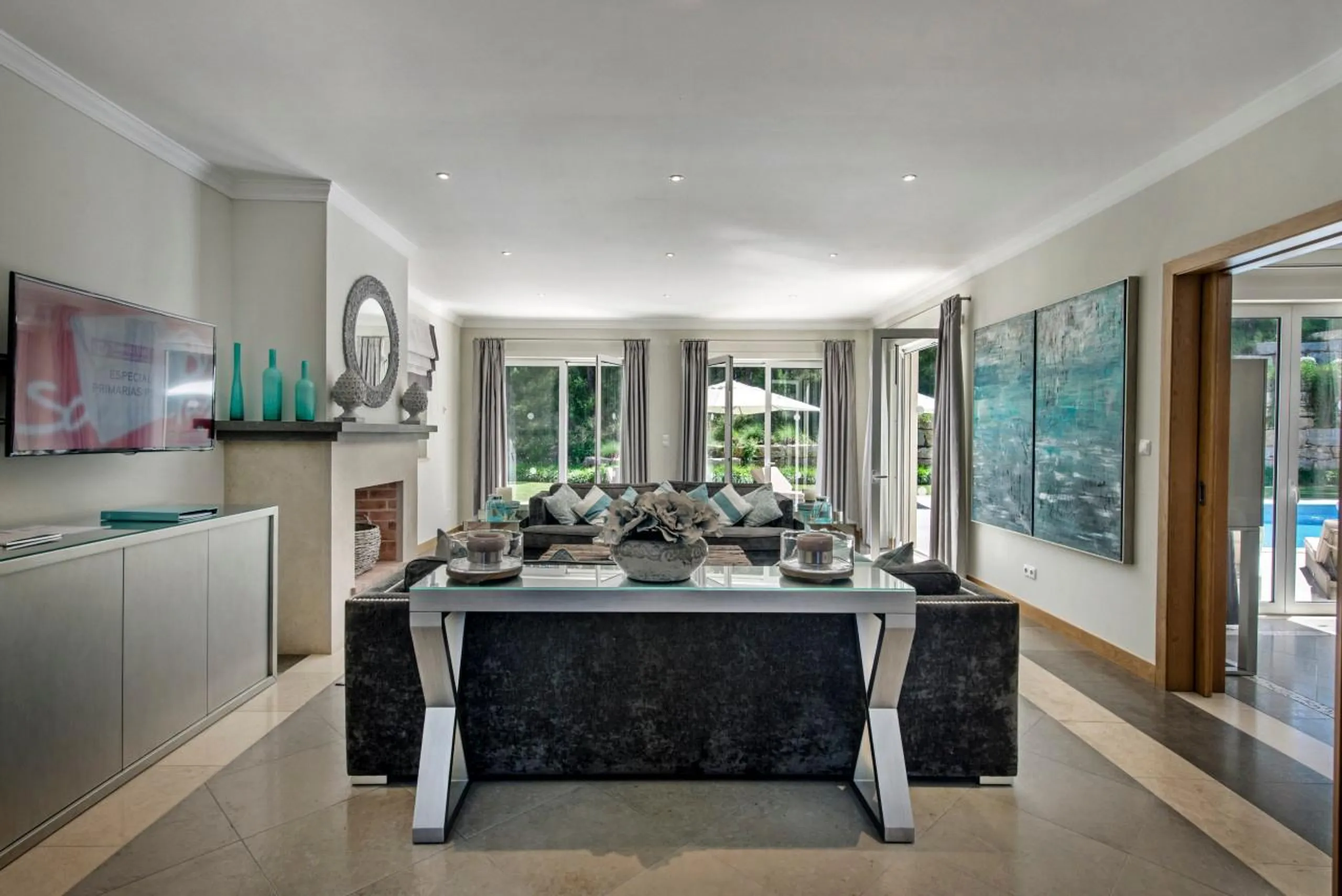 Opulent 5 Bedroom Villa with Private Pool and Landscaped Gardens — photograph 12