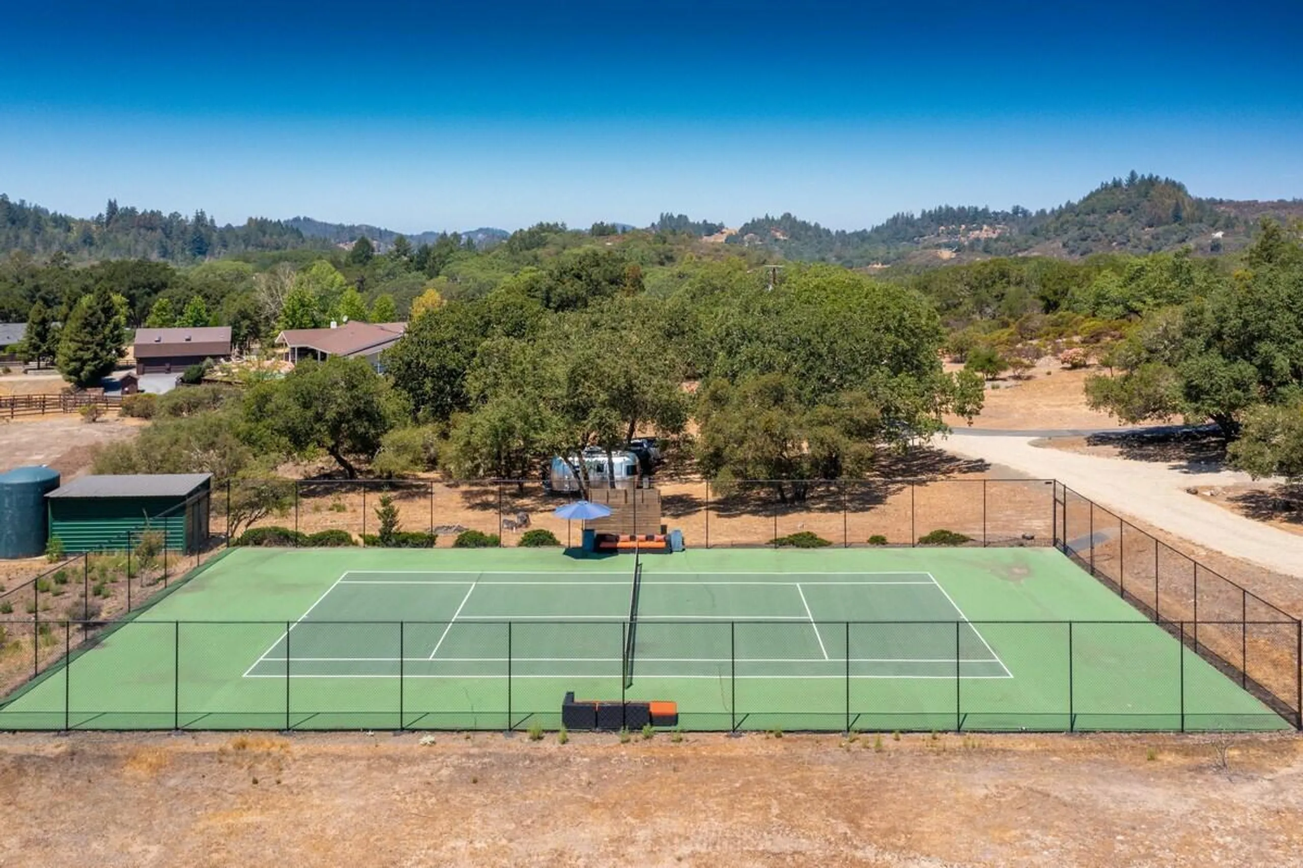 Chic Calistoga Wine Ranch Estate with Pool, Hot Tub and Tennis — photograph 6