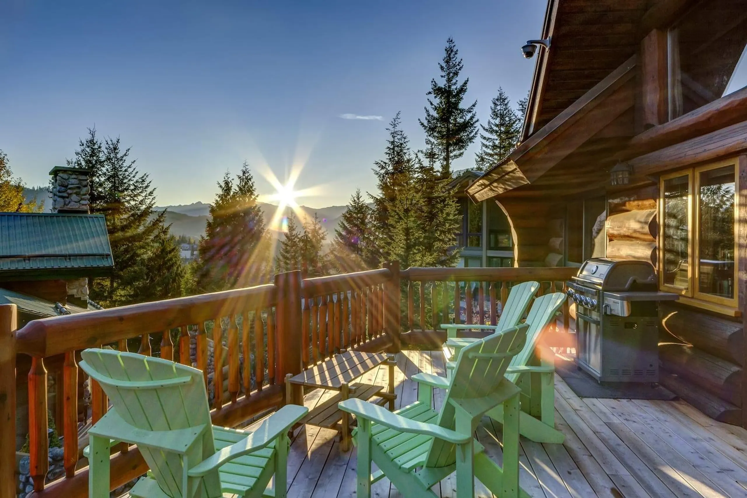 Splendid Haven with Panoramic Mountain Views and Luxurious Amenities — photograph 3