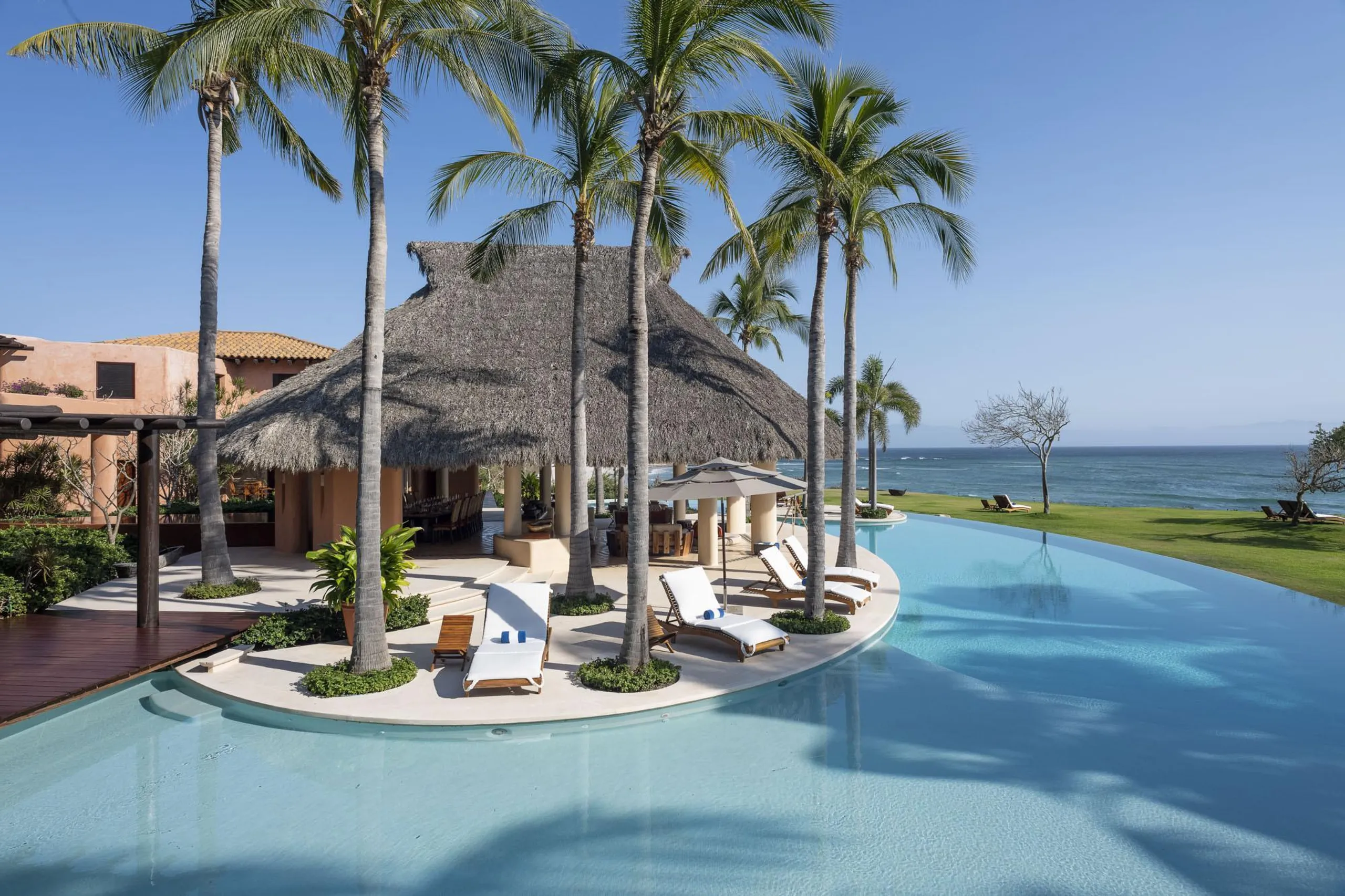 One-of-a-Kind Punta Mita Beachfront Oasis with 160 Foot Infinity Edge Pool Overlooking the Ocean — photograph 10