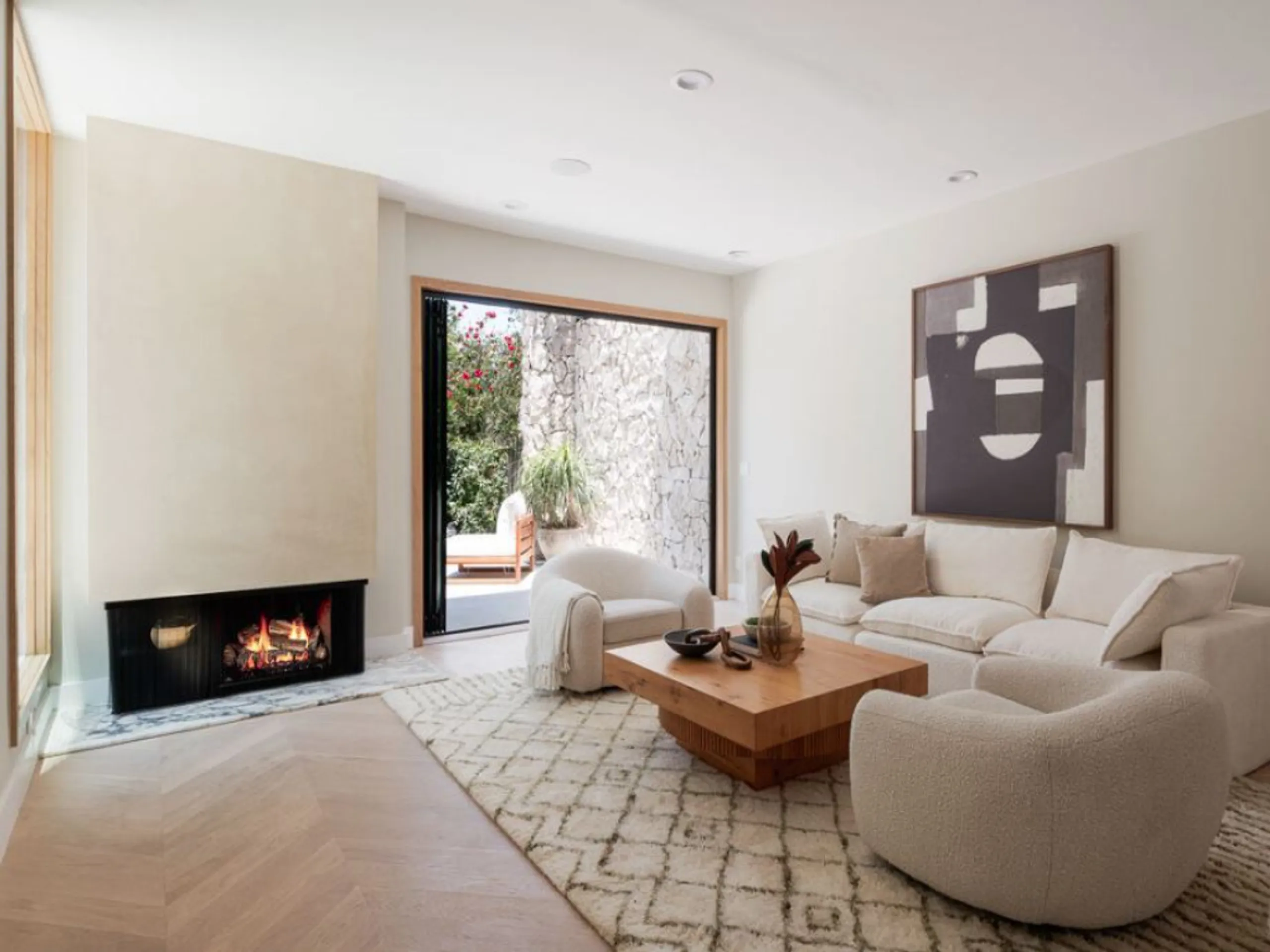 3BR Designer Villa with Modern Comfort, Natural Finishes & Prime Location — photograph 5