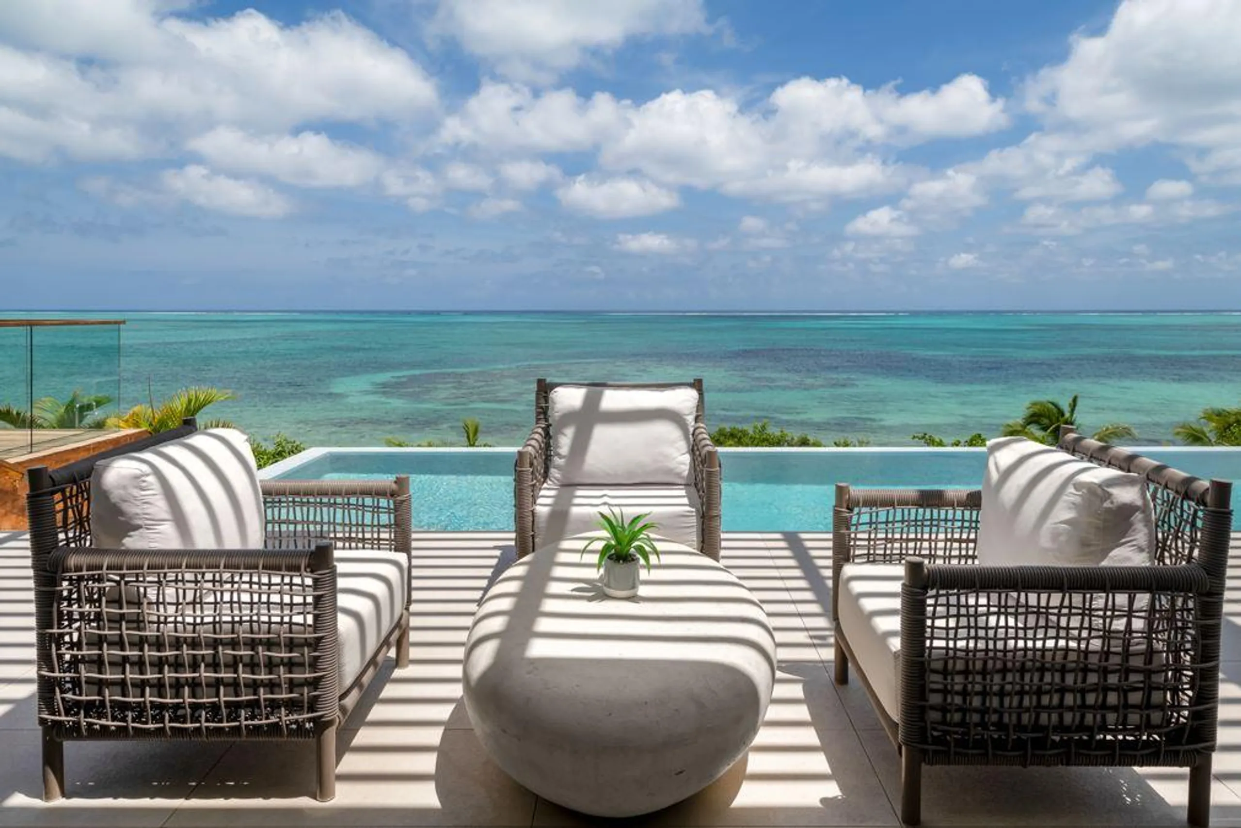 Unmatched Luxury: Providenciales Flagship Beachfront Villa with Private Beach — photograph 3