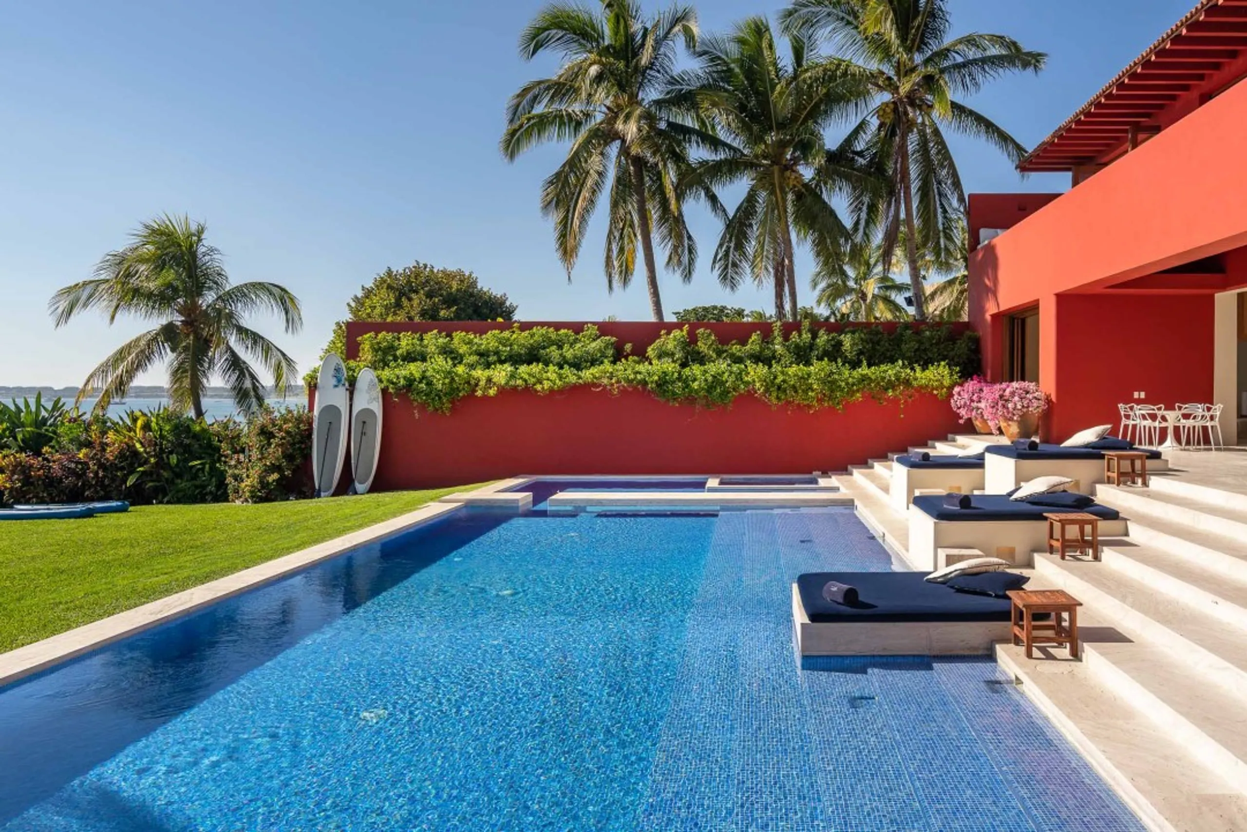 Opulent Oceanfront Villa in Punta Mita with Infinity Pool and Private Beach — photograph 4