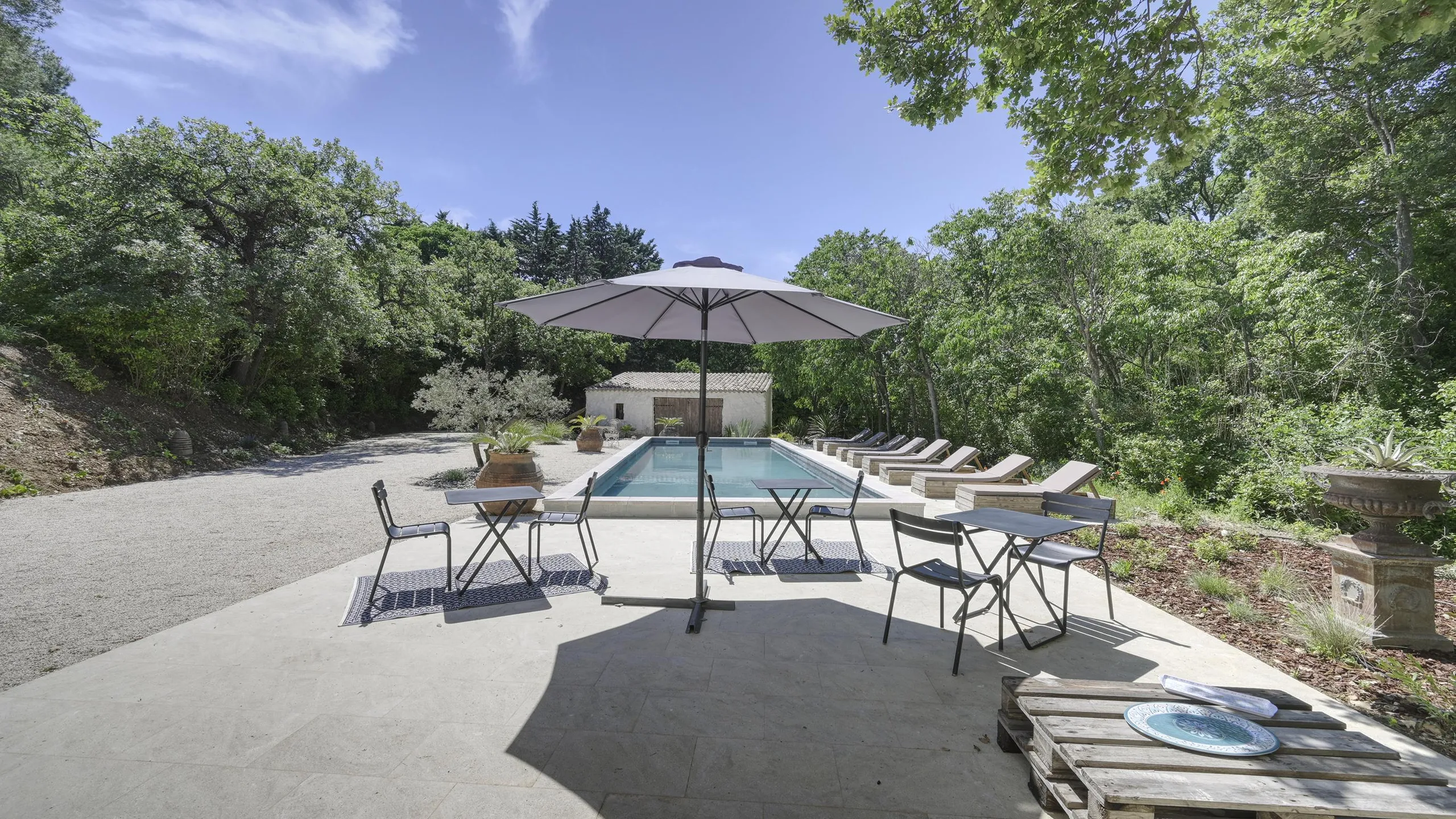 Oasis Calm Retreat with Pool and picturesque mountain view — photograph 4