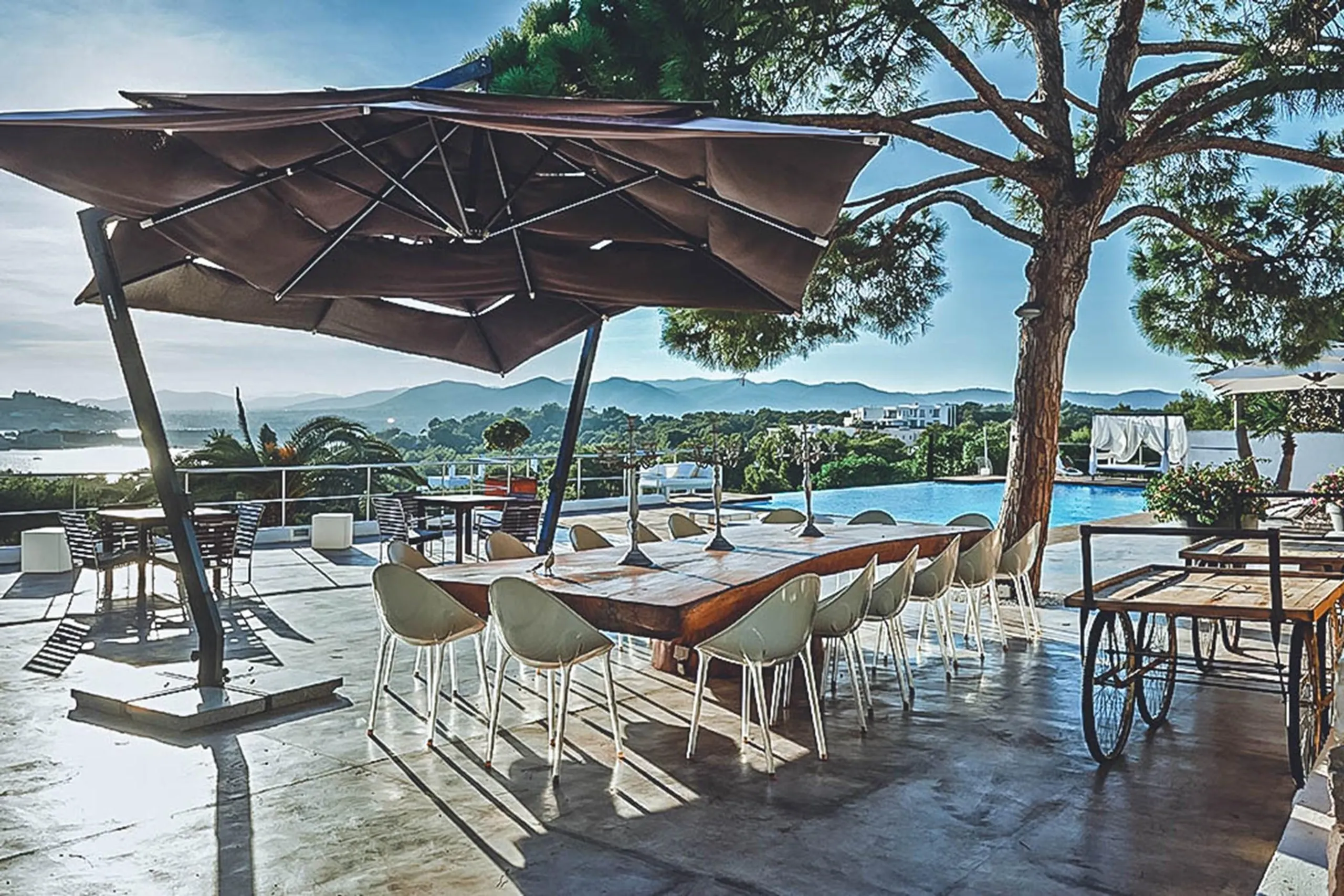 Gleaming Luxury Villa with Pool and Spectacular Views of Talamanca Bay — photograph 2
