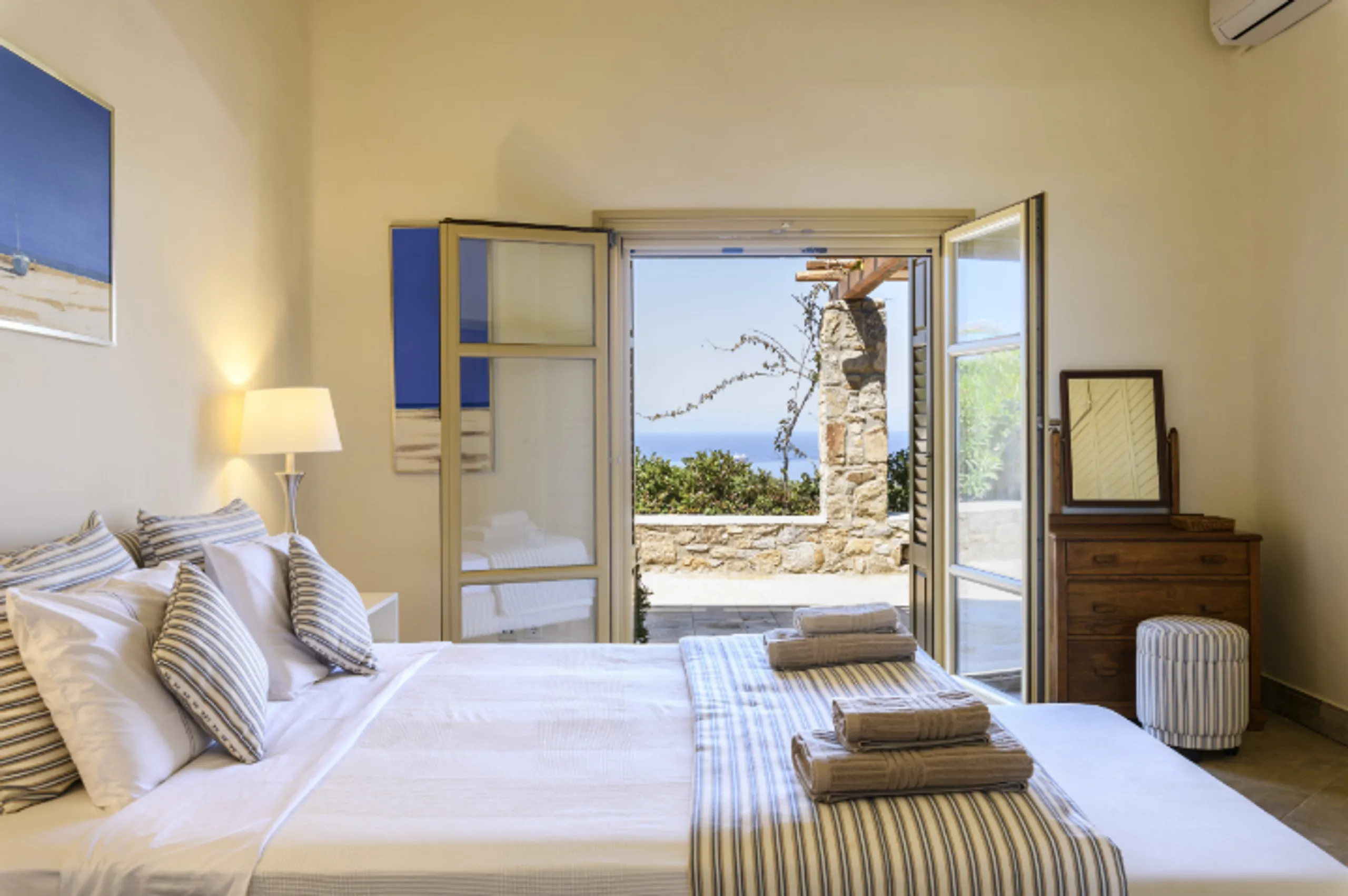 Elegant Mykonos Luxe Retreat with Private Infinity Pool and Ocean Views — photograph 9
