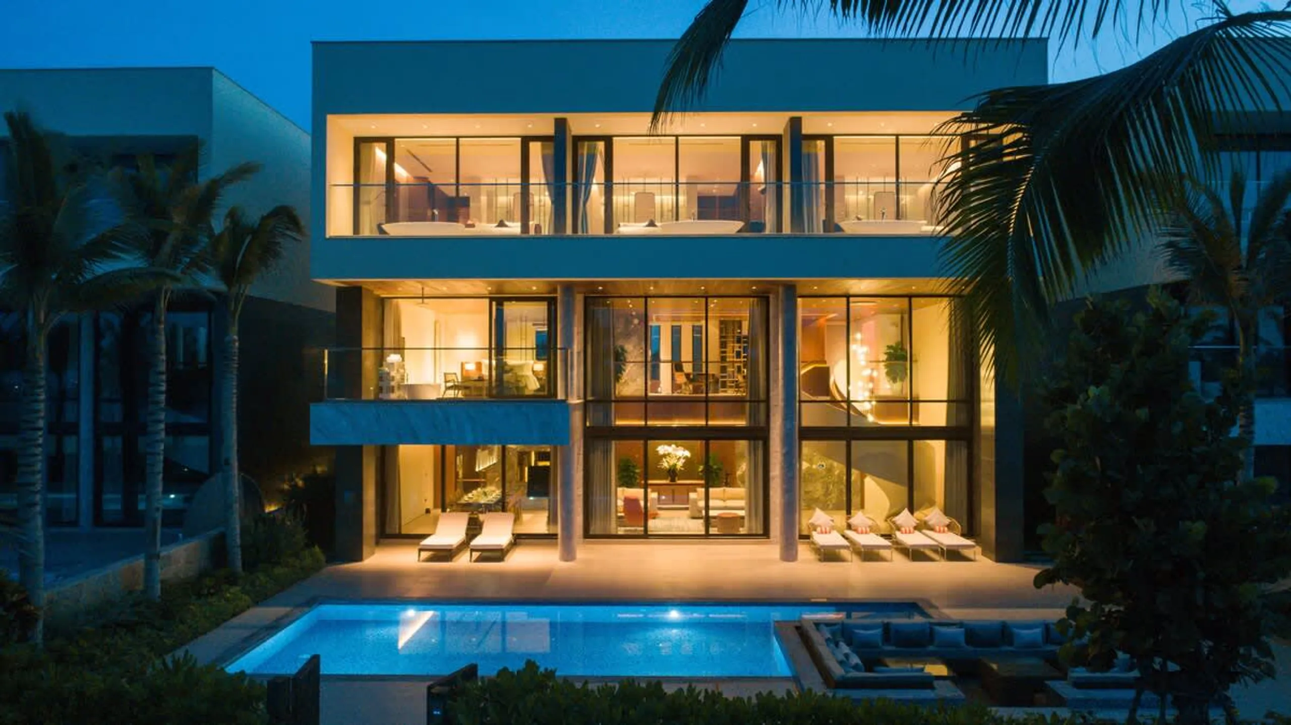 Opulent Da Nang Beach Villa with Pool and Concierge Service — photograph 4