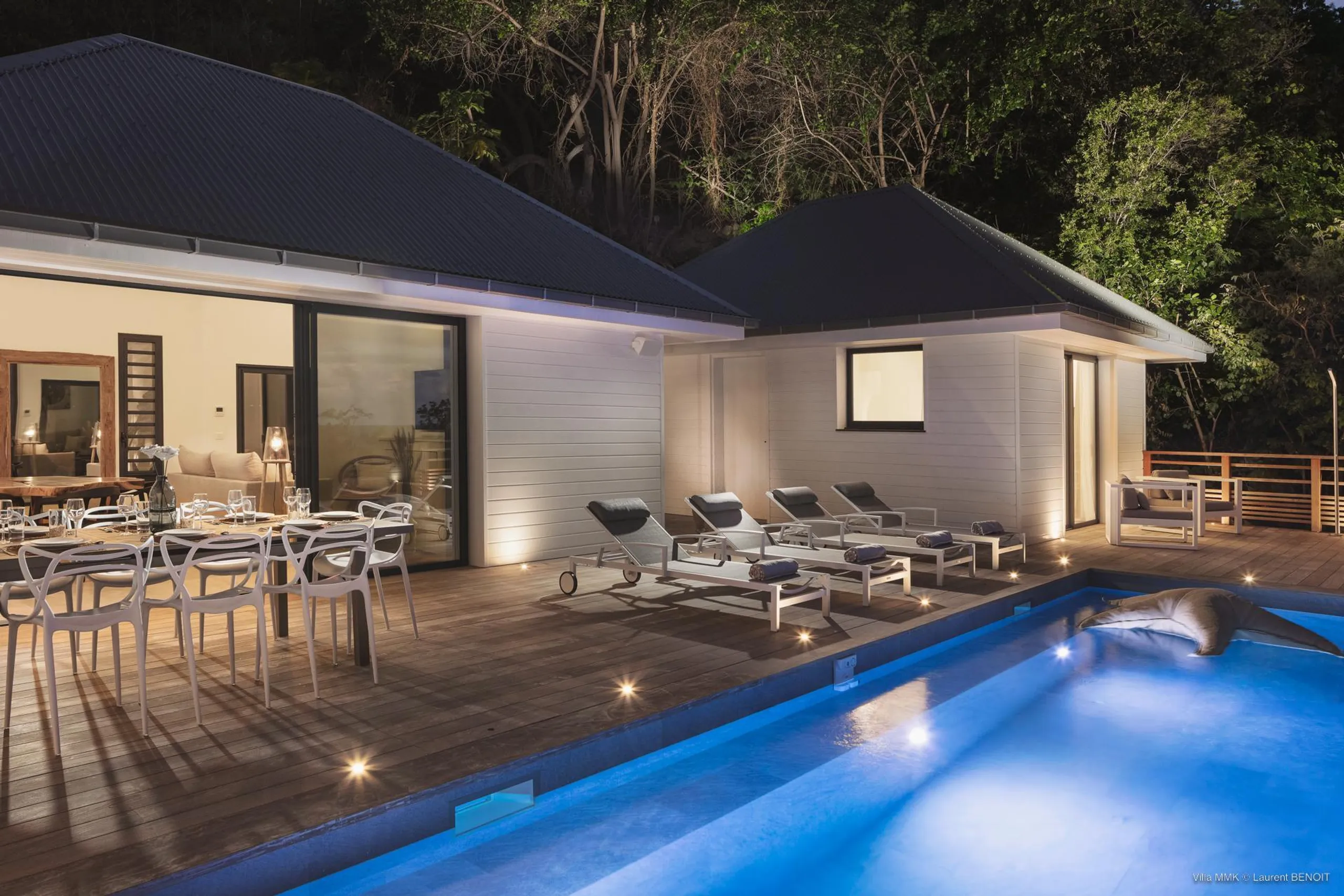 Flawless Seaview Villa with Private Pool and Bar Lounge — photograph 2