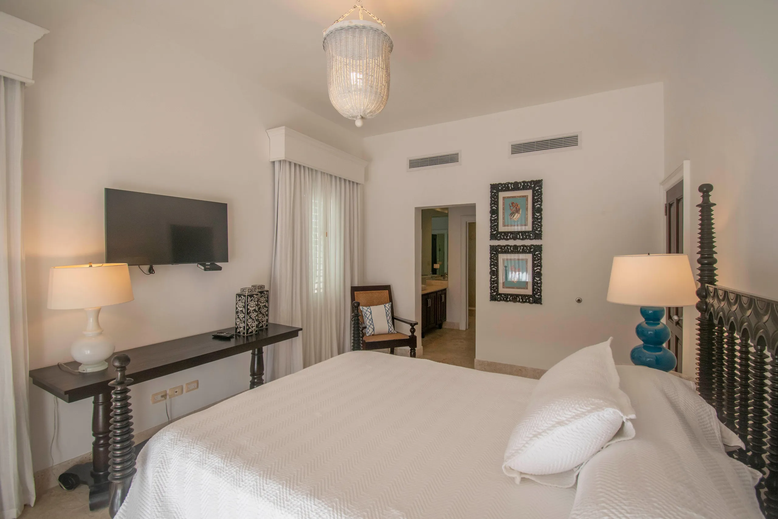 Superb Punta Cana Villa with Invigorating Pool and Ocean Views — photograph 12