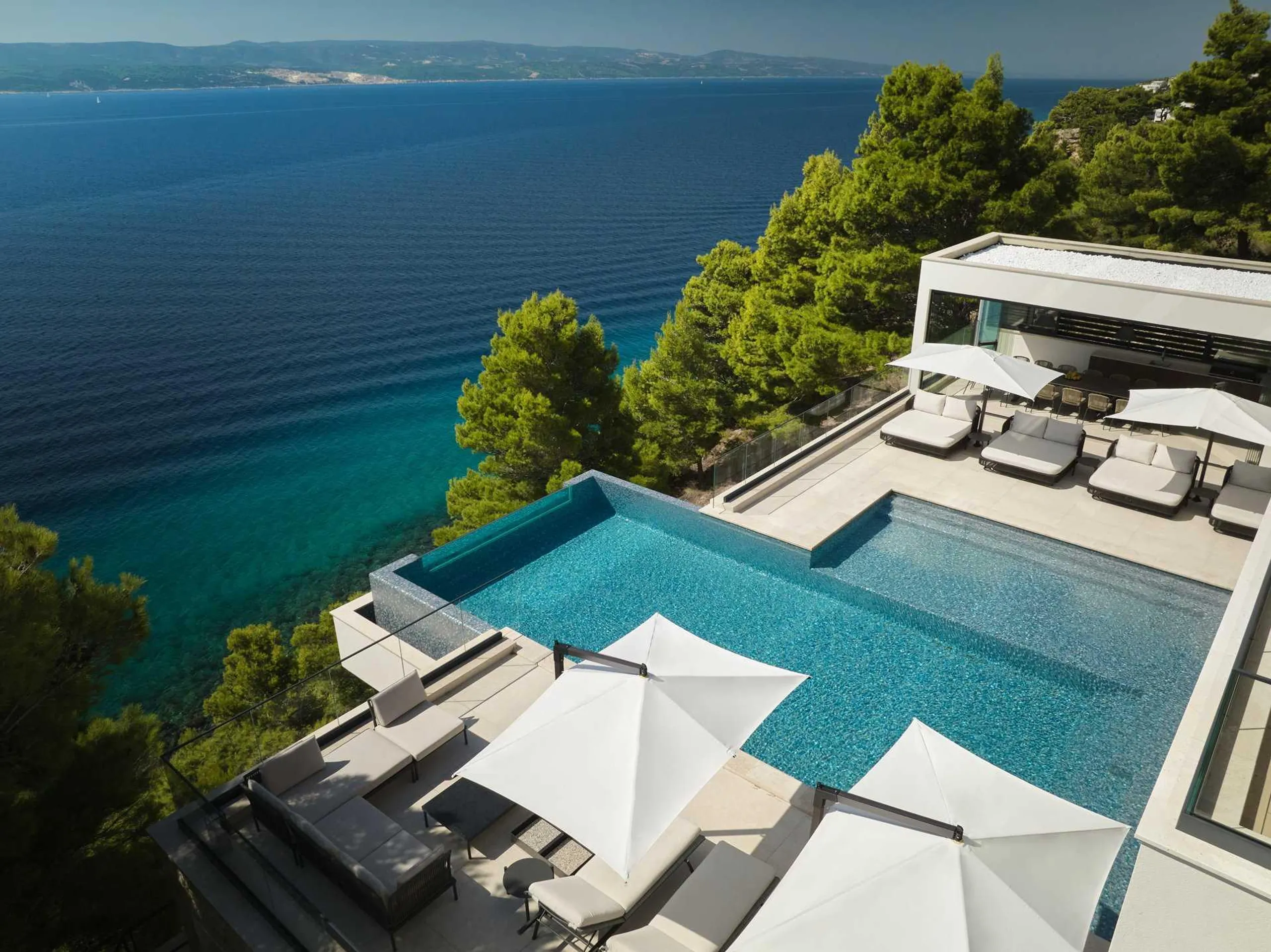 Lavish Villa with Heated Pool, Jacuzzi and  Stunning Sea Views — photograph 2