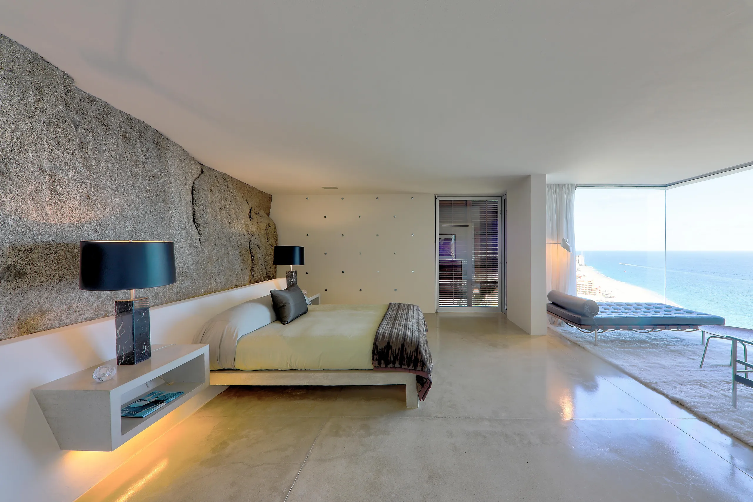 Modern Architectural Masterpiece Estate with Private Pool and Panoramic Ocean Views — photograph 10
