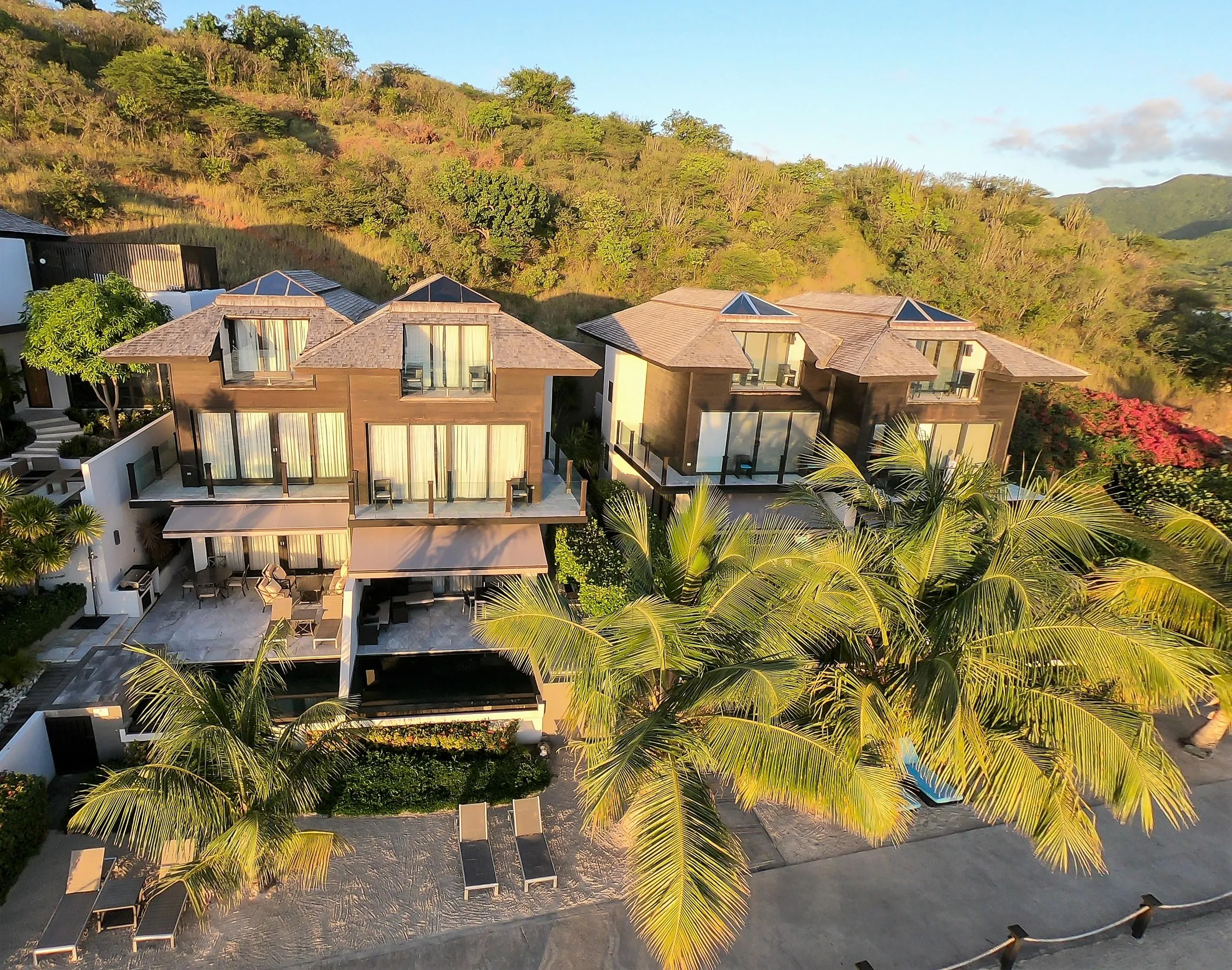 Beachfront Bliss: 3-Bedroom Villa with Pool, BBQ, and Ocean Access, Antigua