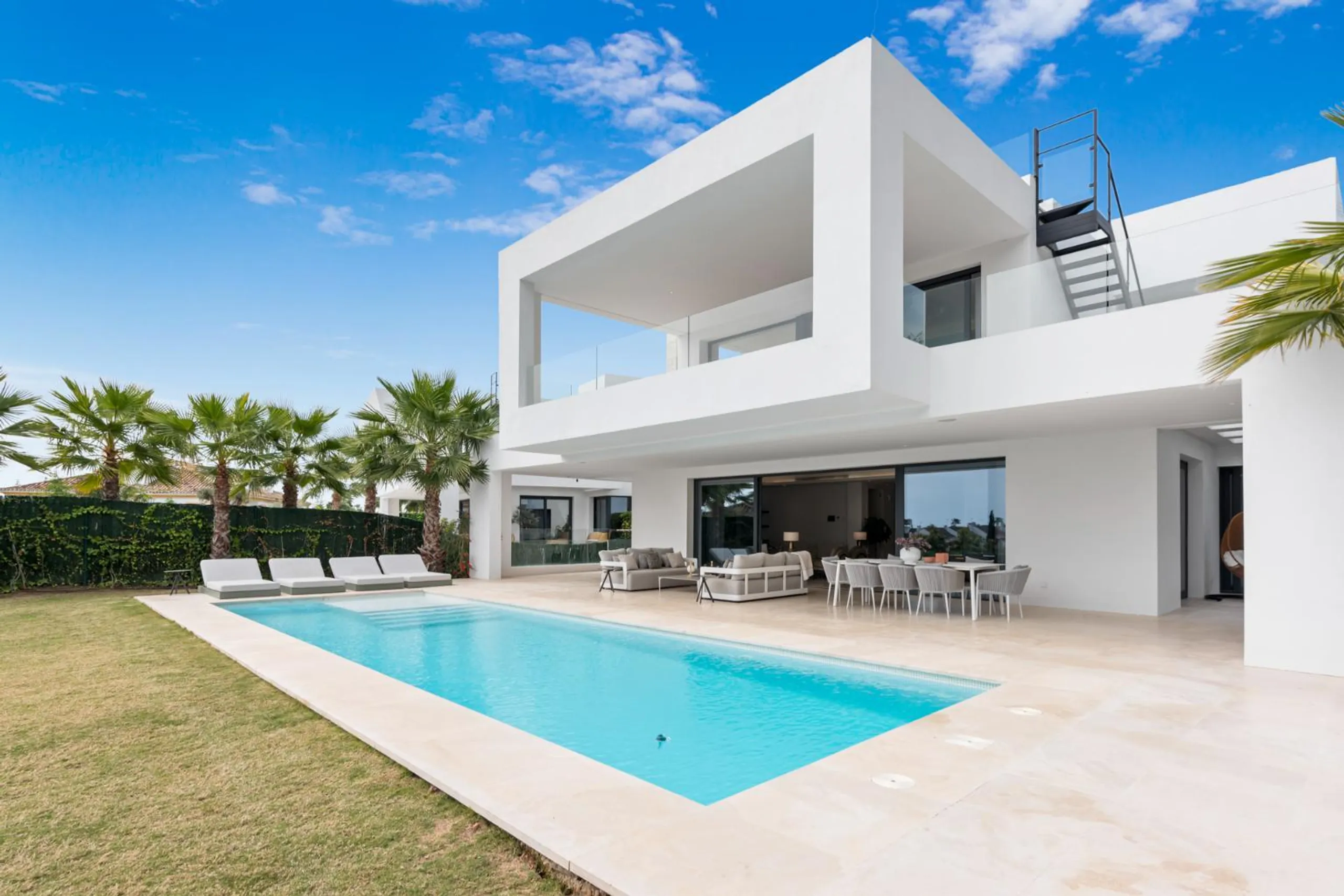 Luxurious Contemporary Marbella Villa with Pool and Garden Views, Marbella