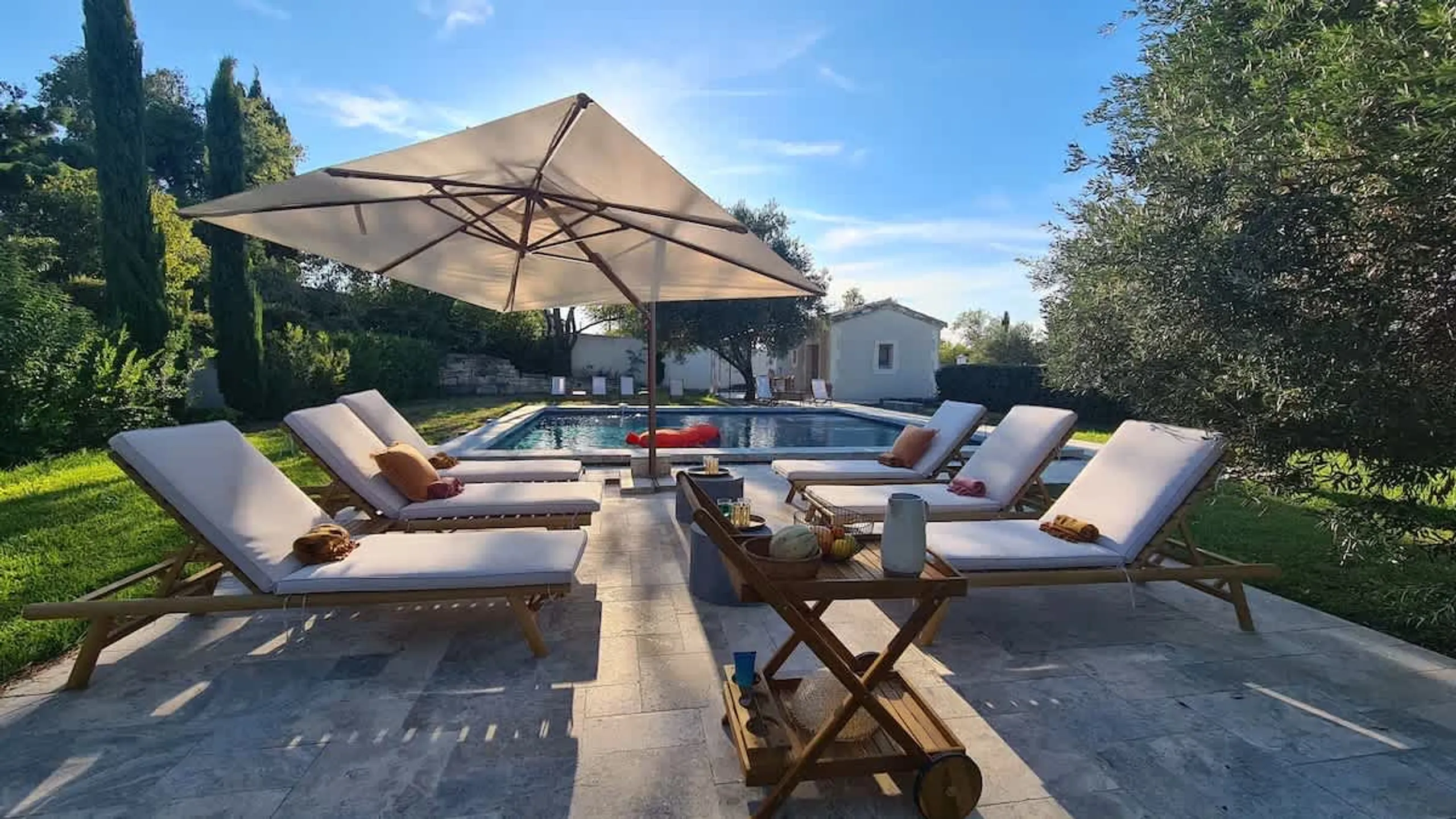 Majestic Saint-Rémy-de-Provence Retreat with Private 9x9m Pool and Tranquil Gardens — photograph 7