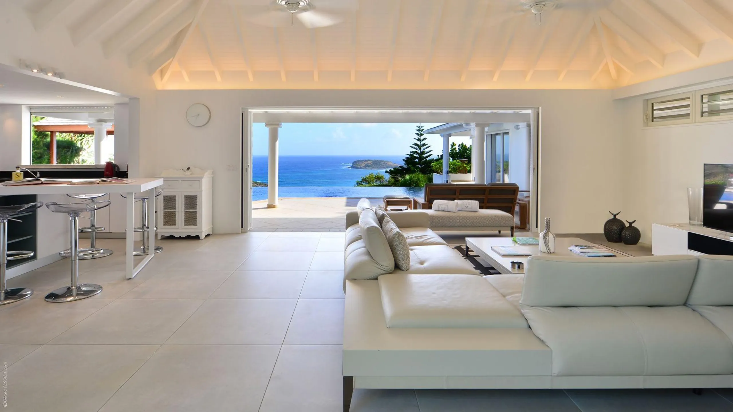 Fantastic Modern Villa With Ocean View And Pool — photograph 9