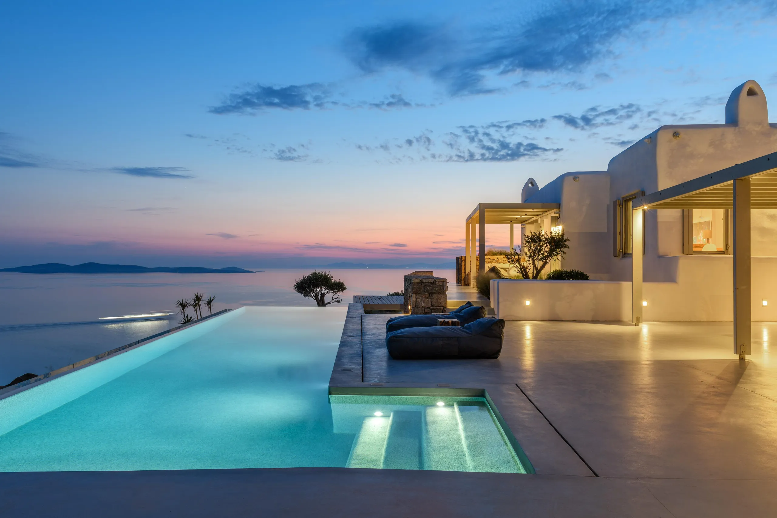 Experience Mykonian Luxury Living at this Breathtaking Villa near Tourlos — photograph 2