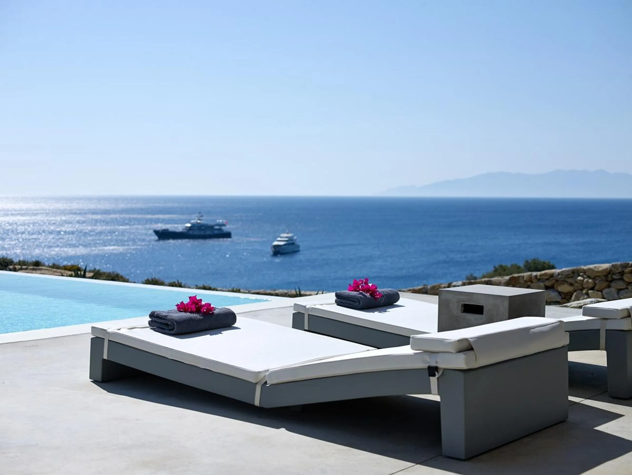 Magnificent Luxury Villa in Mykonos with Private Pool and Jacuzzi — photograph 5