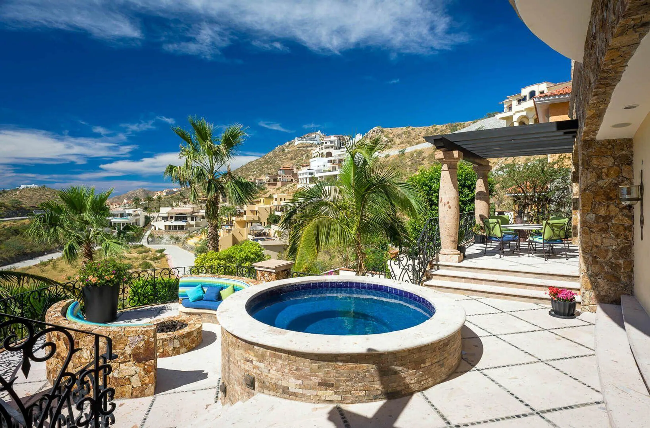 Luxurious Pedregal Estate with Infinity Pool and Ocean Views — photograph 3