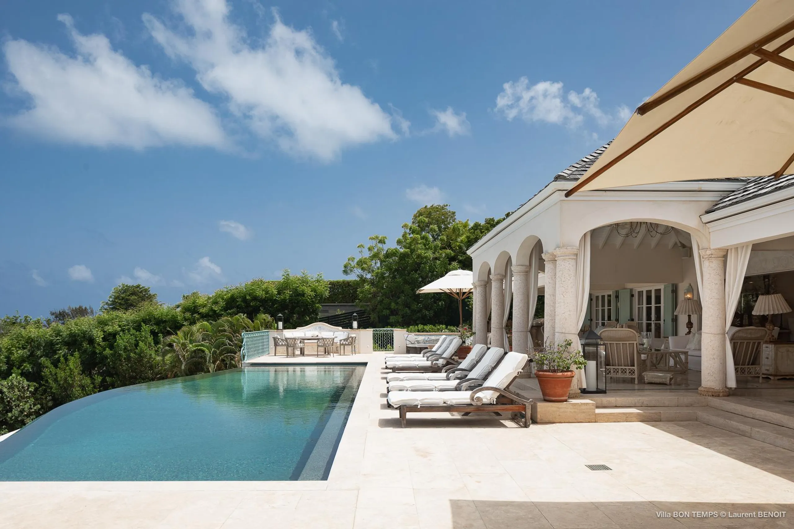 Superb Seaview Villa with Infinity Pool and Palatial Patio — photograph 2