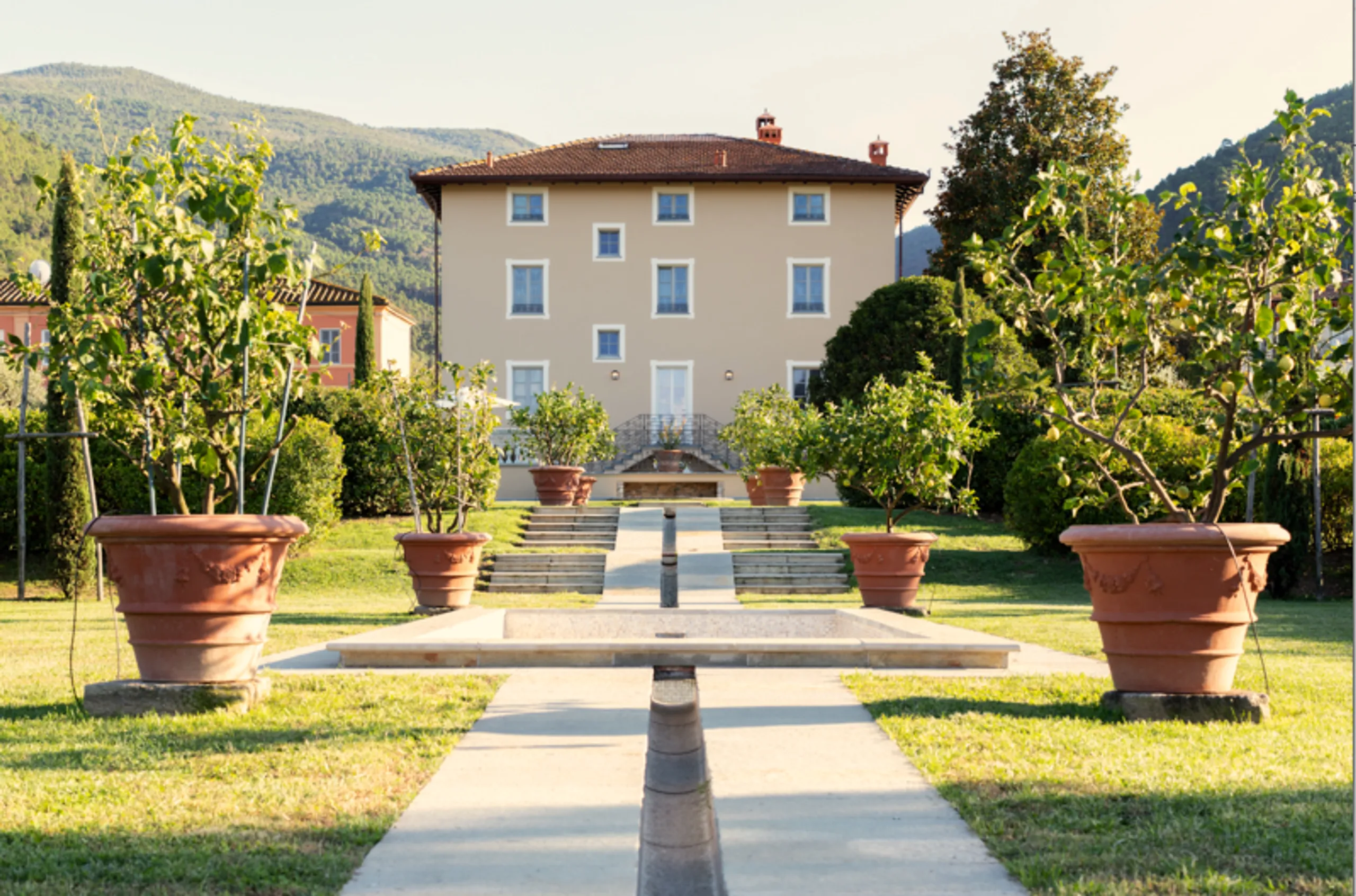 Tranquility in Tuscany Grand Estate for 9BR with Enchanting Pool and Lush Gardens, Tuscany