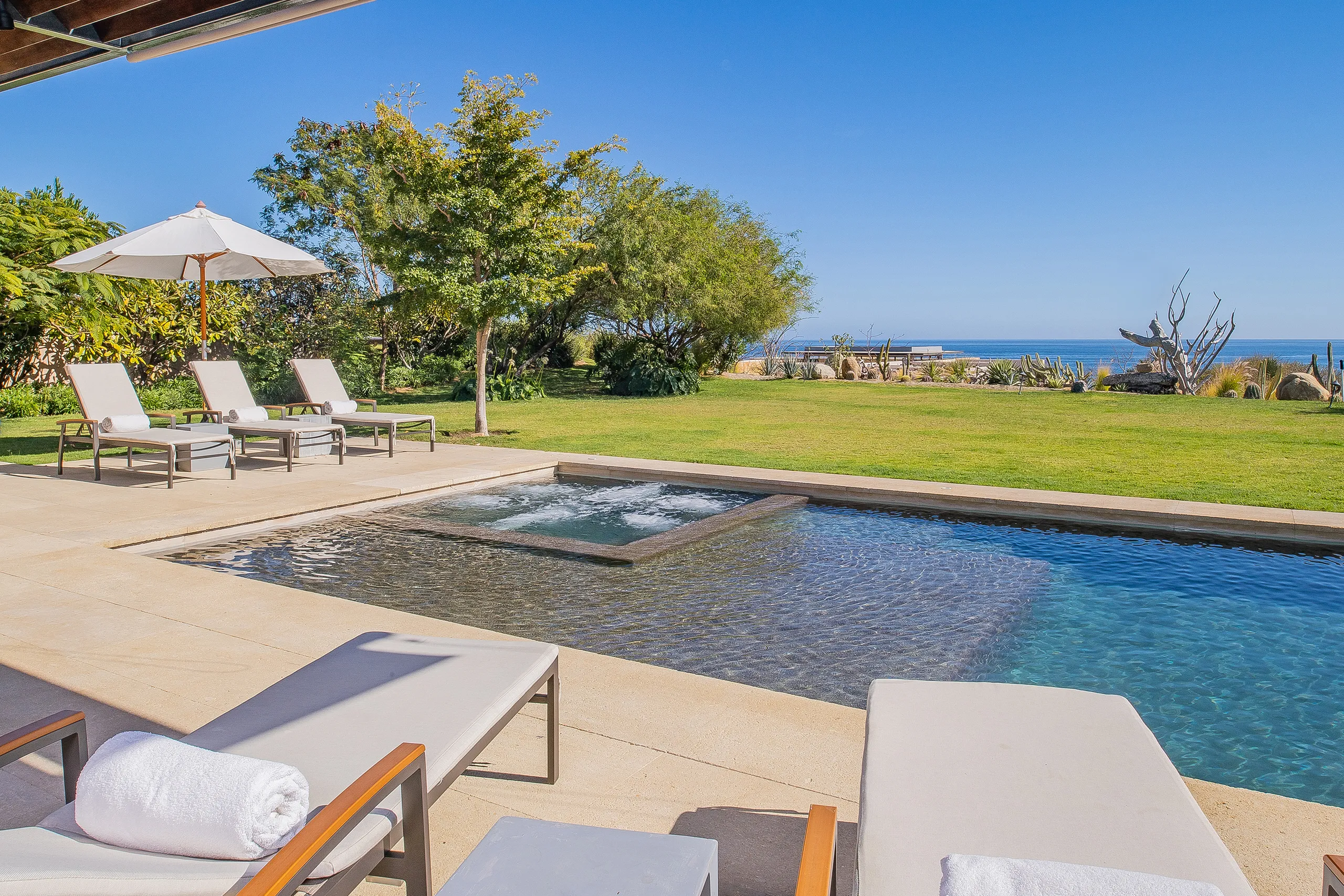 Architectural San Jose del Cabo Villa with Pool and Ocean Views — photograph 2