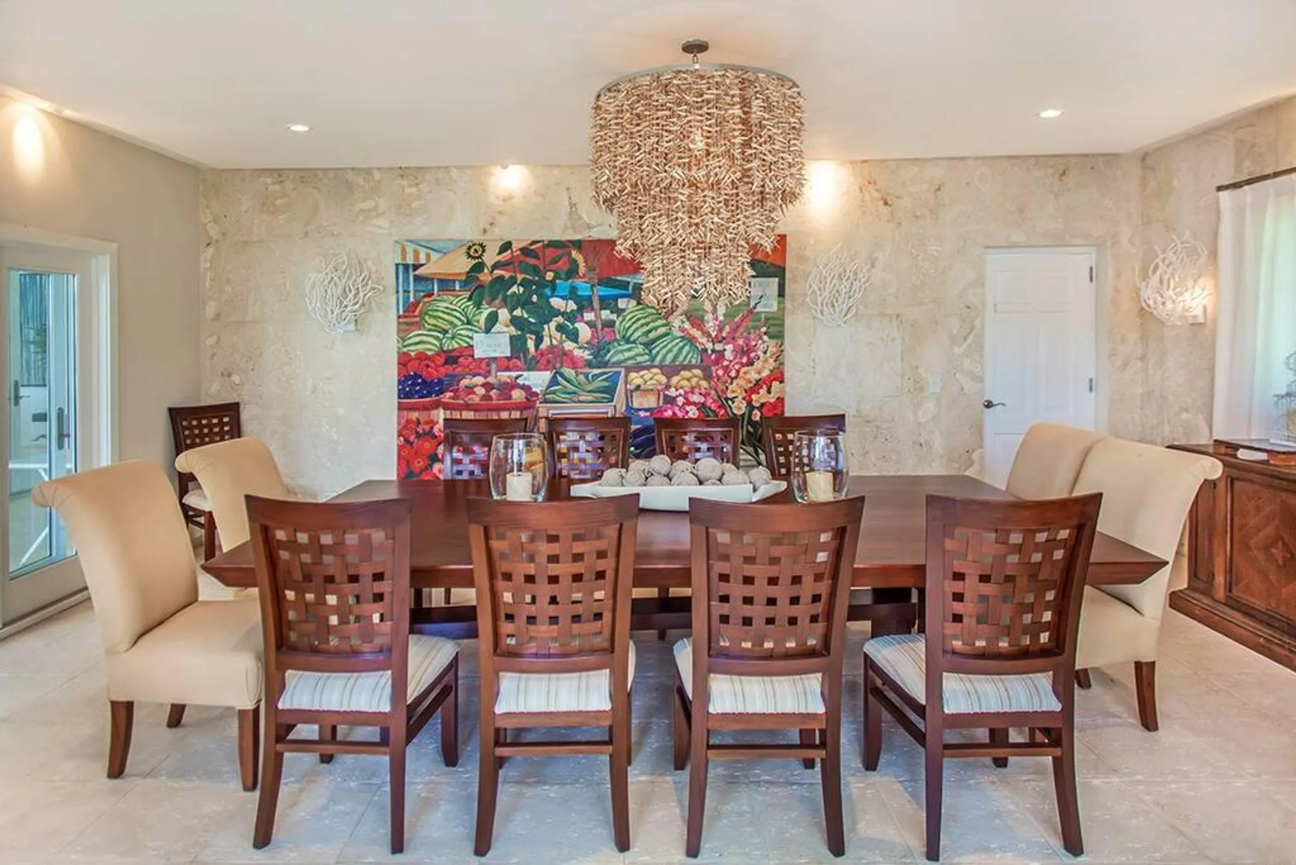 High-end Seaside Estate with Infinity Pool and Walks to Beach — photograph 10