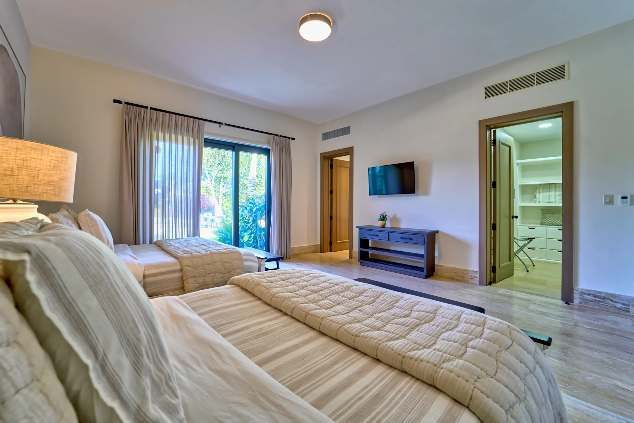 Magnificent Modern Villa with Private Pool and Golf Course and Marina Access — photograph 10