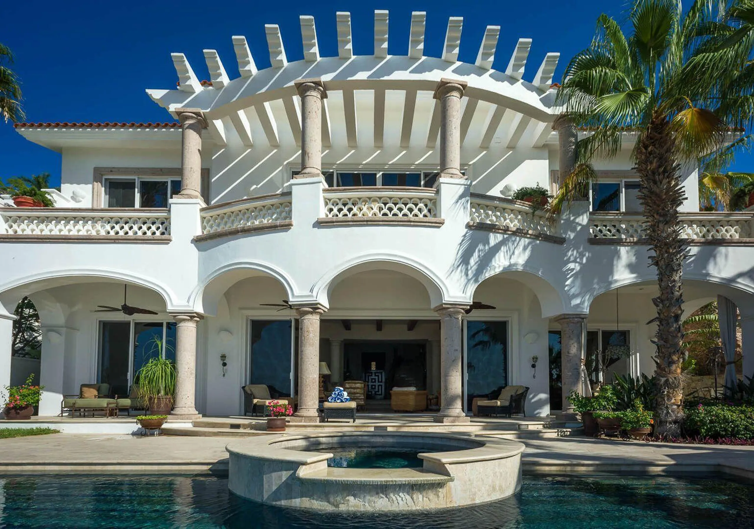 Upscale Villas Del Mar Estate with Infinity Pool and Ocean Views — photograph 8