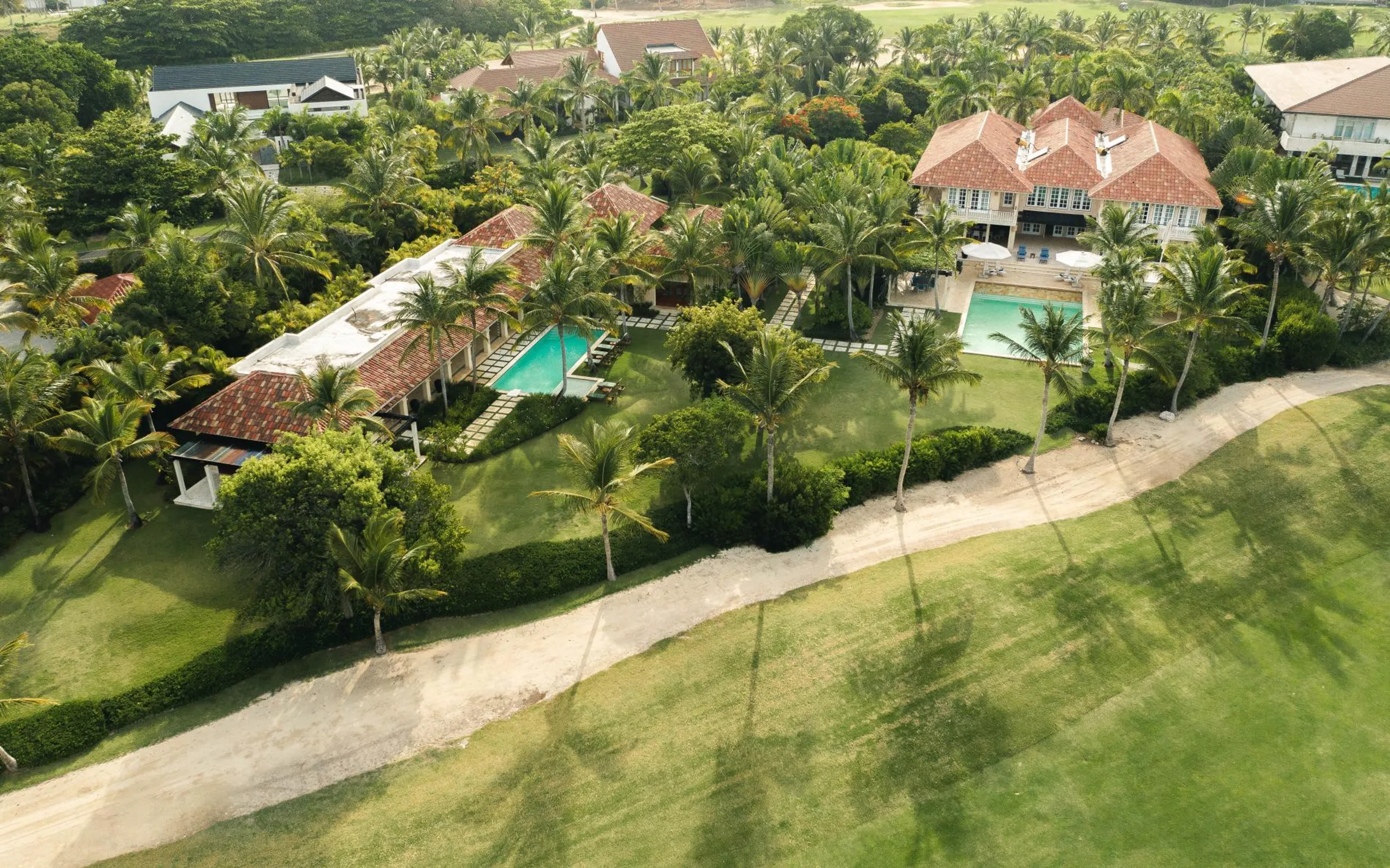 Tropical Paradise Villa in Punta Cana: 9 Bedrooms, Two Pools, and Spacious Living Areas, Punta Cana
