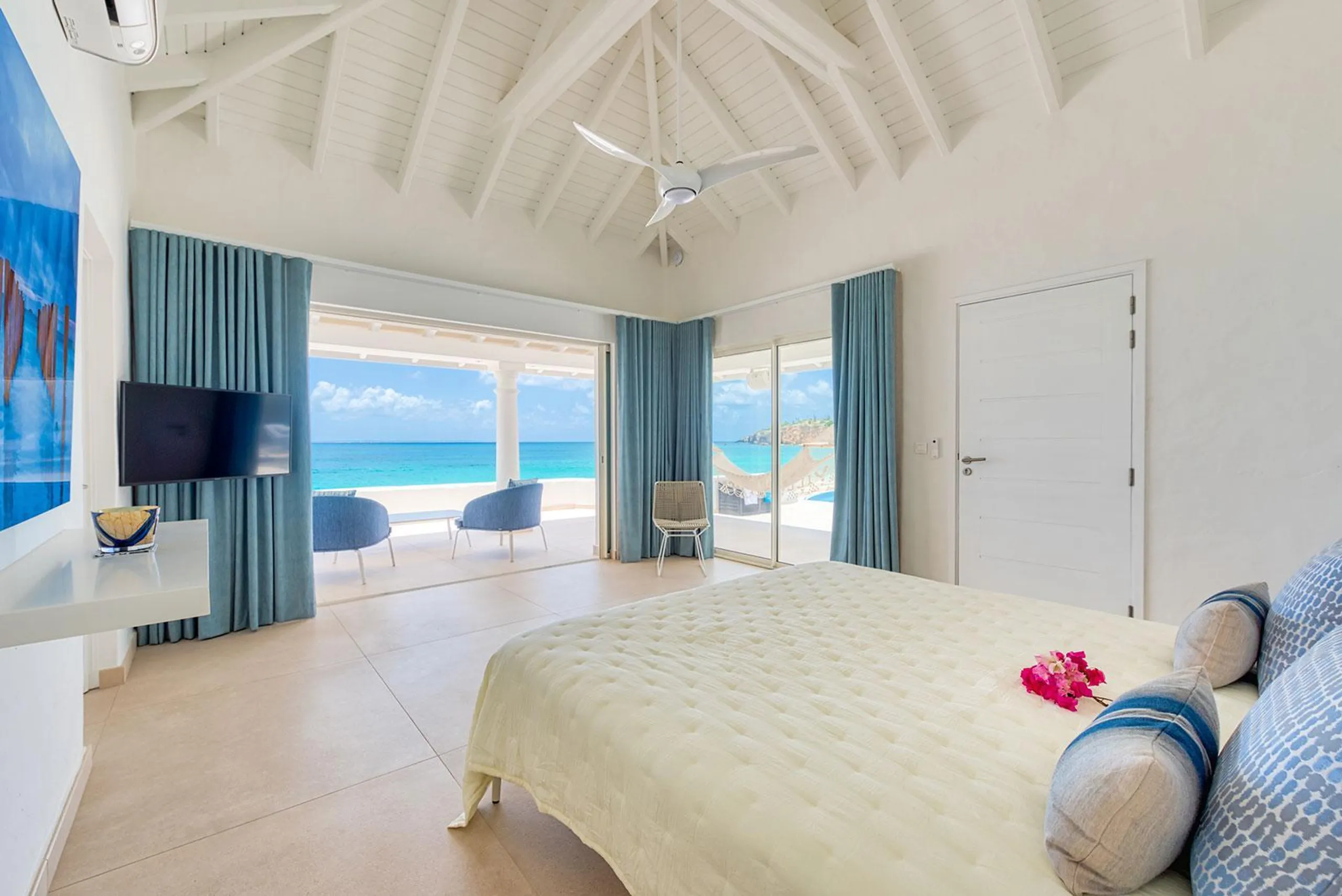 Baie Rouges Fine Beach Front Estate with Infinity Pool and Endless Ocean VIews — photograph 9