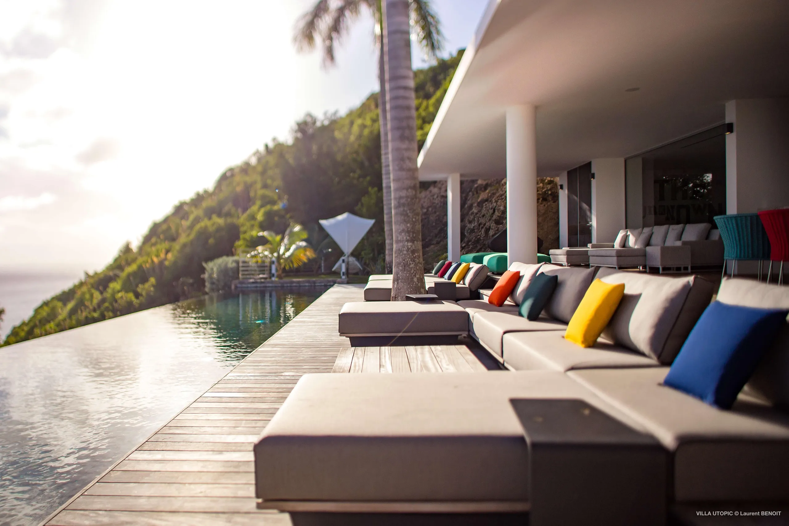 Elegant Luxe Estate with Infinity Pool and Captivating Views in Corossol — photograph 7