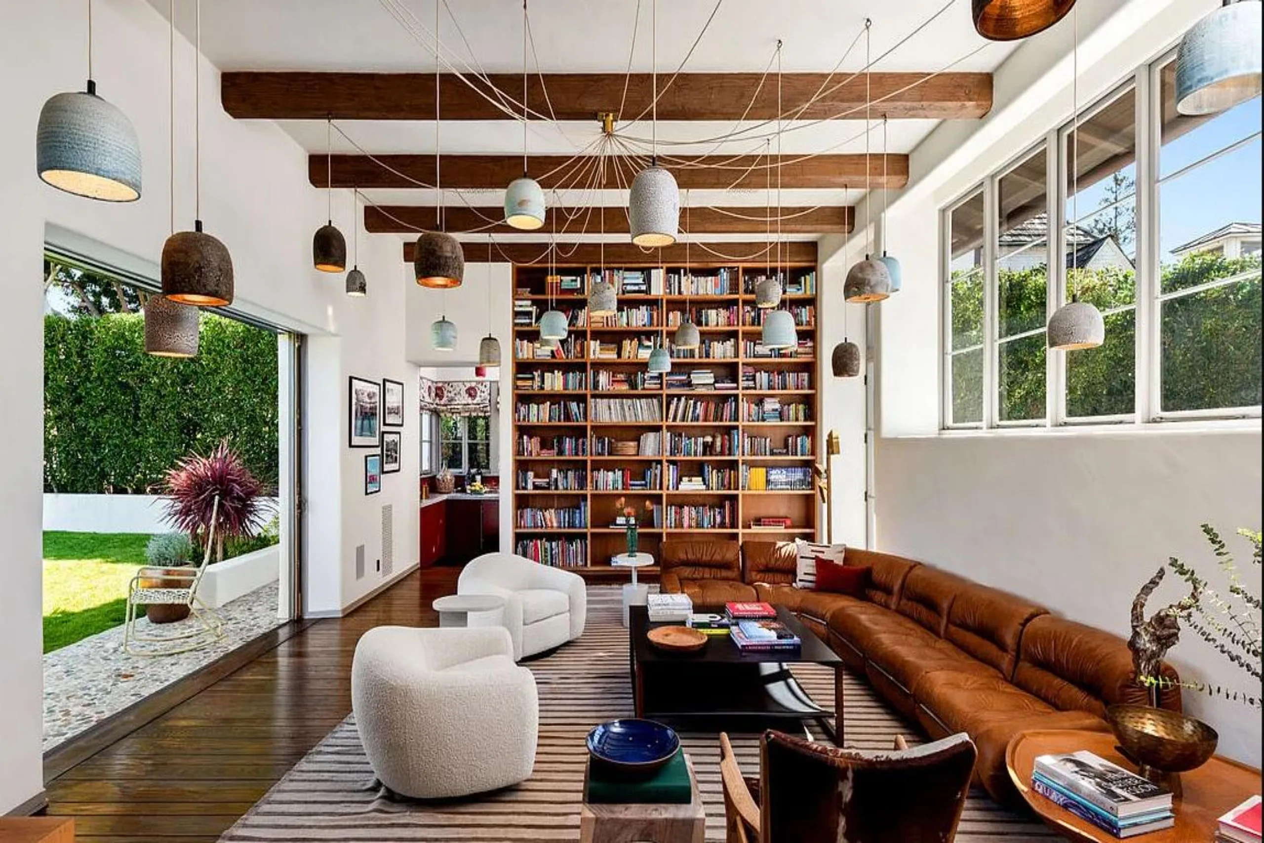 Pristine Modern Holly Wood Hills Estate with private pool — photograph 9