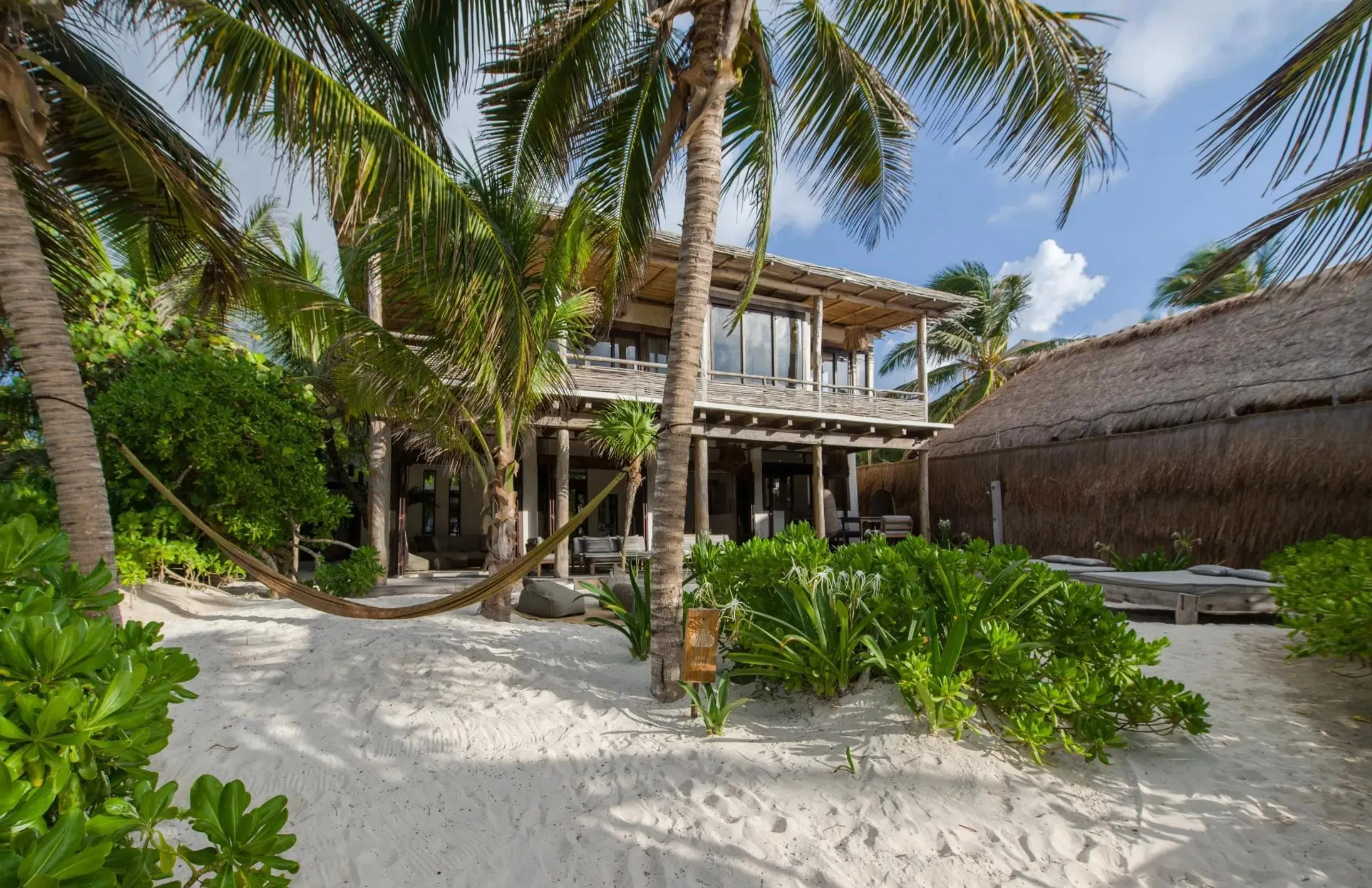 Exclusive Oceanfront Tulum Villa with Private Pool and Lush Ocean Views — photograph 2