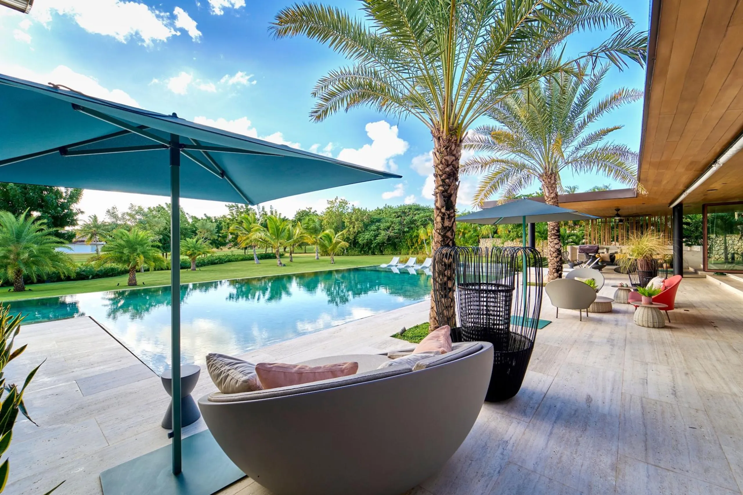 Pristine Palm West Villa with Luxury Amenities — photograph 2