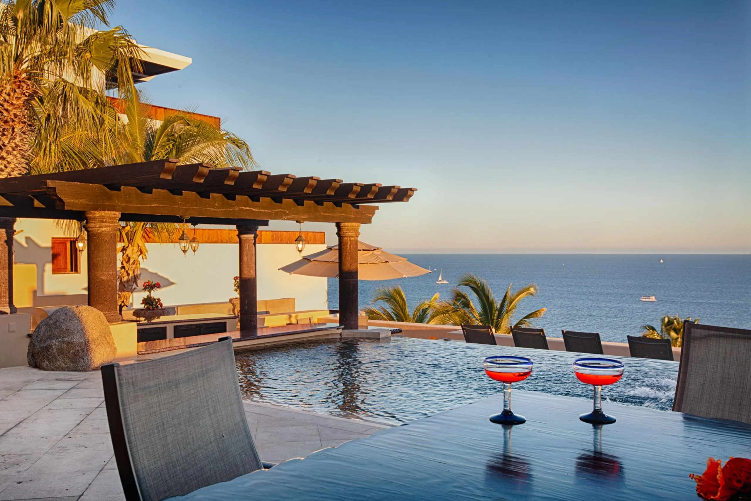 Magnificent Pedregal Estate with Infinity Pool and Ocean Views — photograph 7