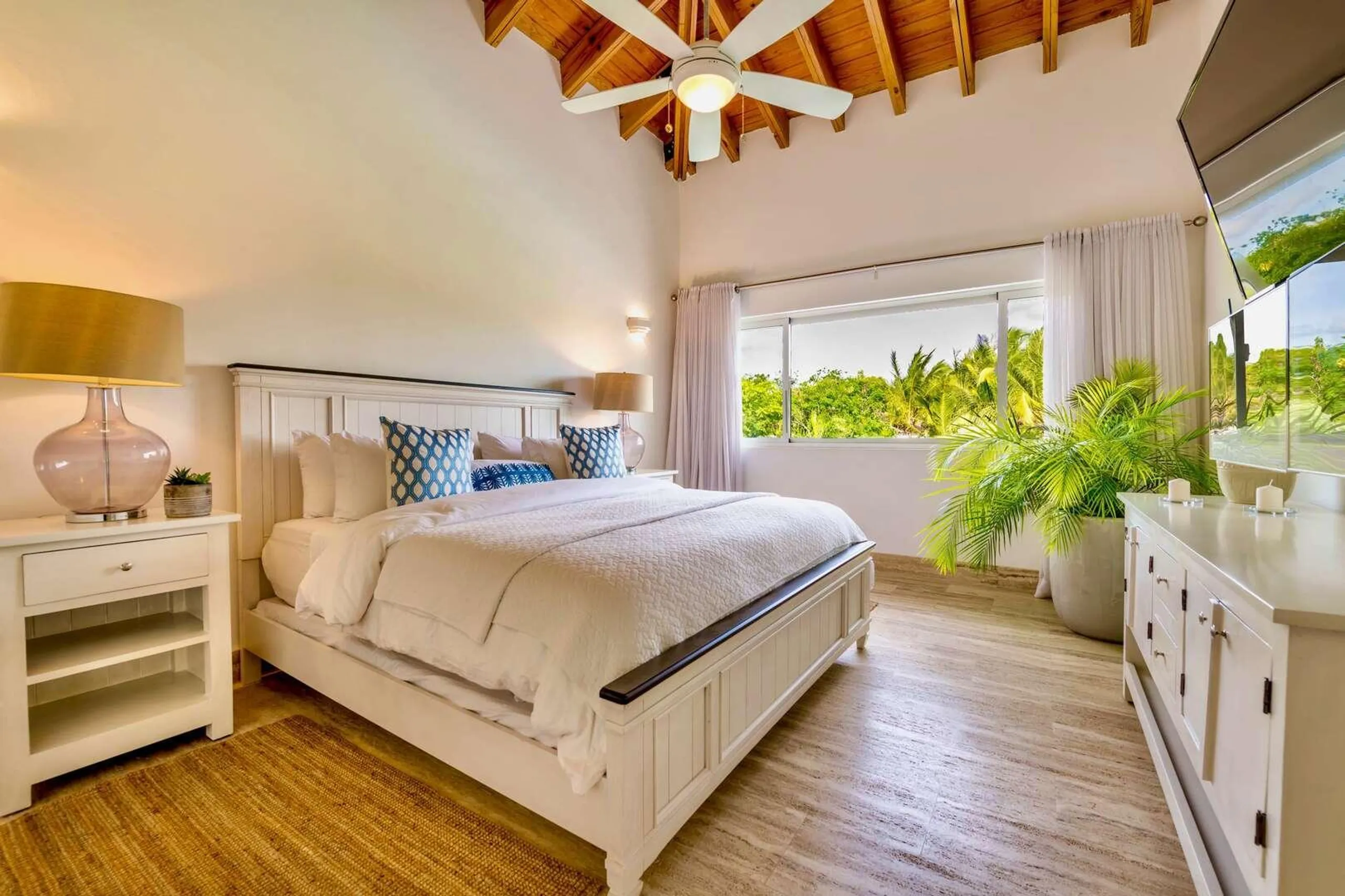Elegant Serenity Villa with Private Pool Access to Beach, Tennis Club, and Golf Courses — photograph 7