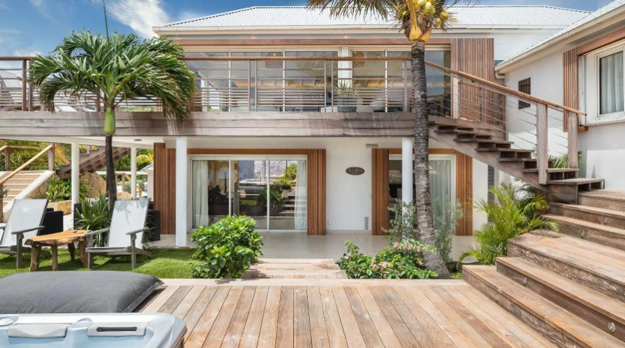 Majestic Private Haven Villa in Pointe Milou with Heated Pool Jacuzzi and Stunning Views of the Hill and Ocean, Pointe Milou