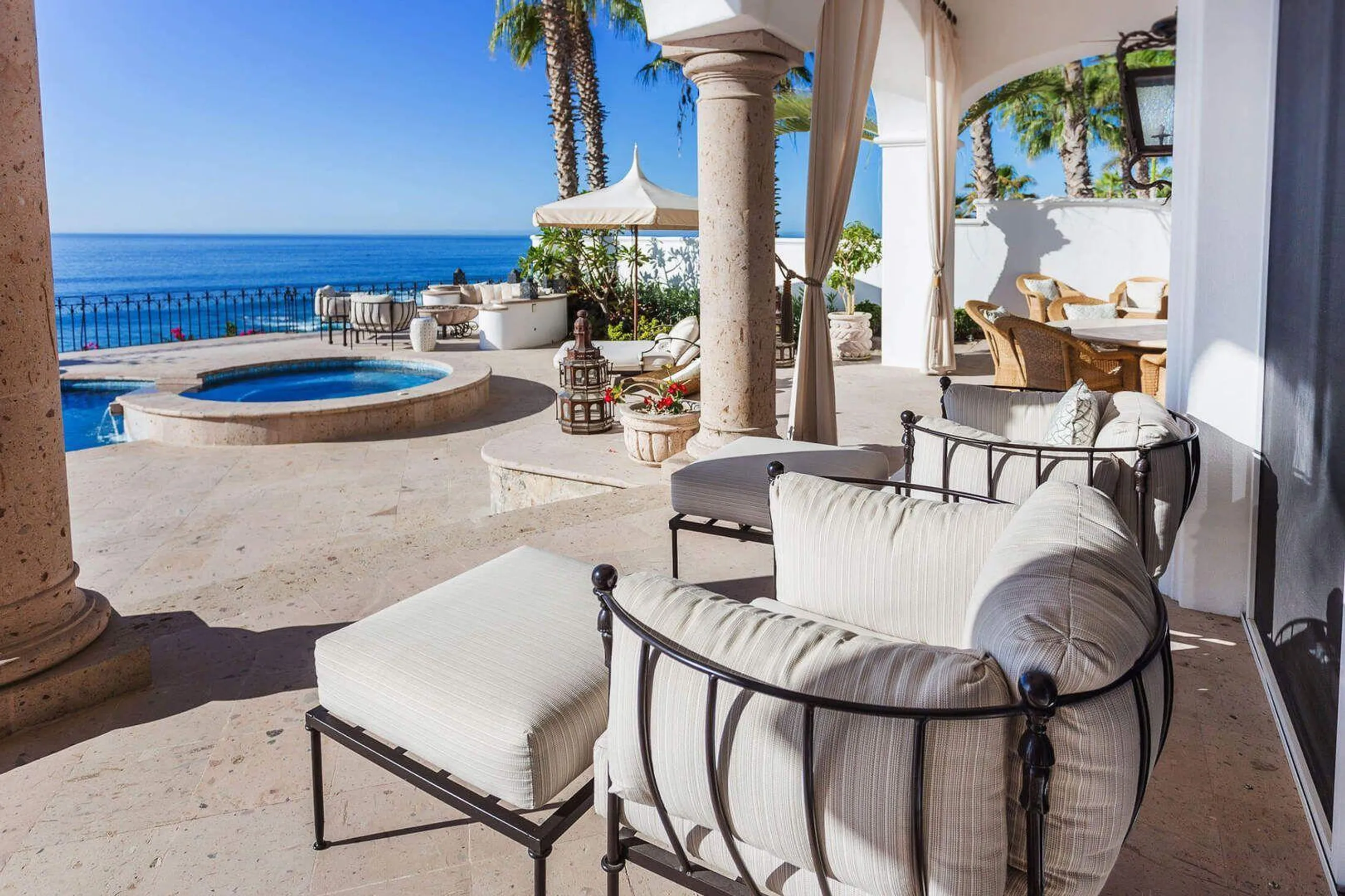Gorgeous Villas Del Mar Luxury Estate with Private Pool and Ocean Views — photograph 7