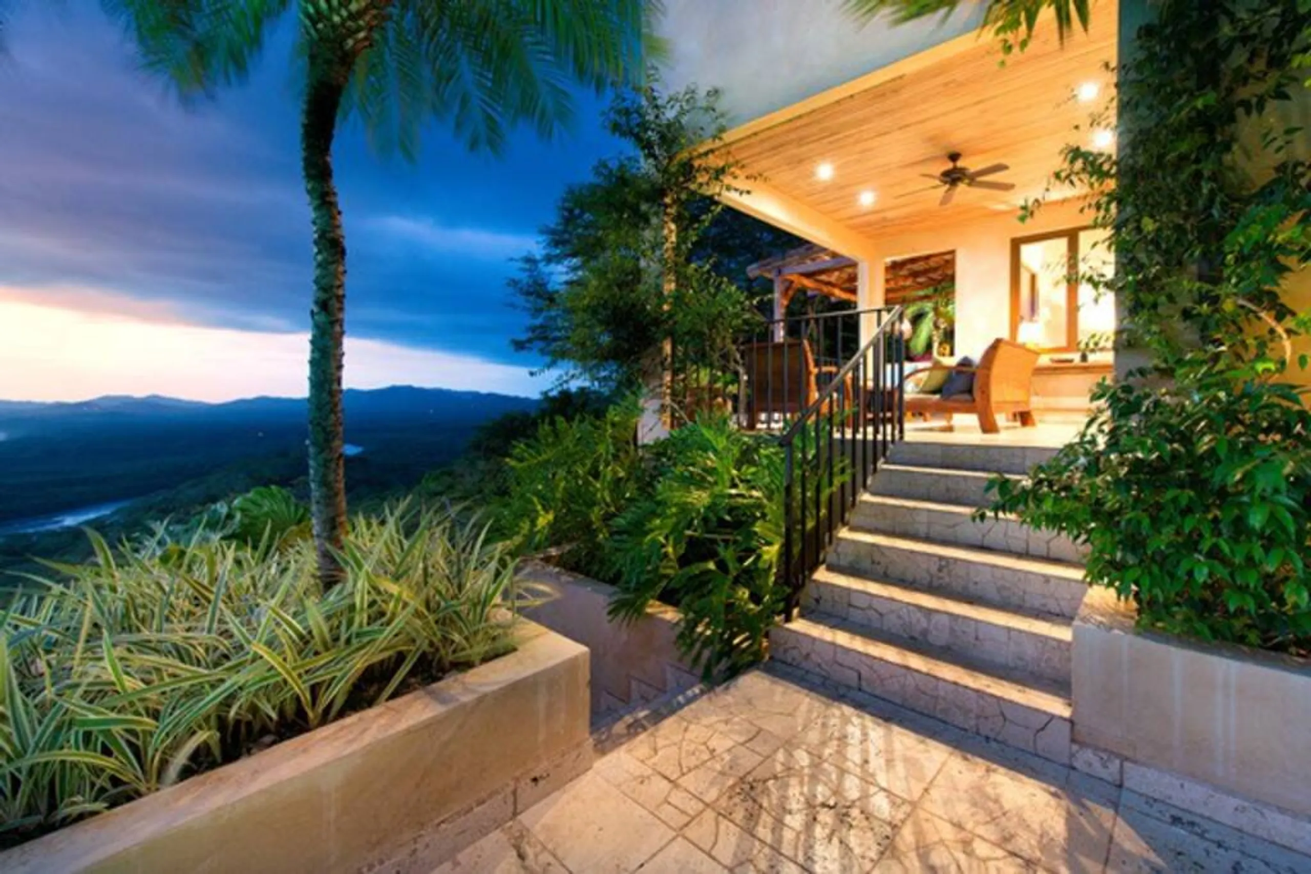 Jasmine-Scented Tamarindo Villa with Private Poolside Lounge and Ocean Views — photograph 11