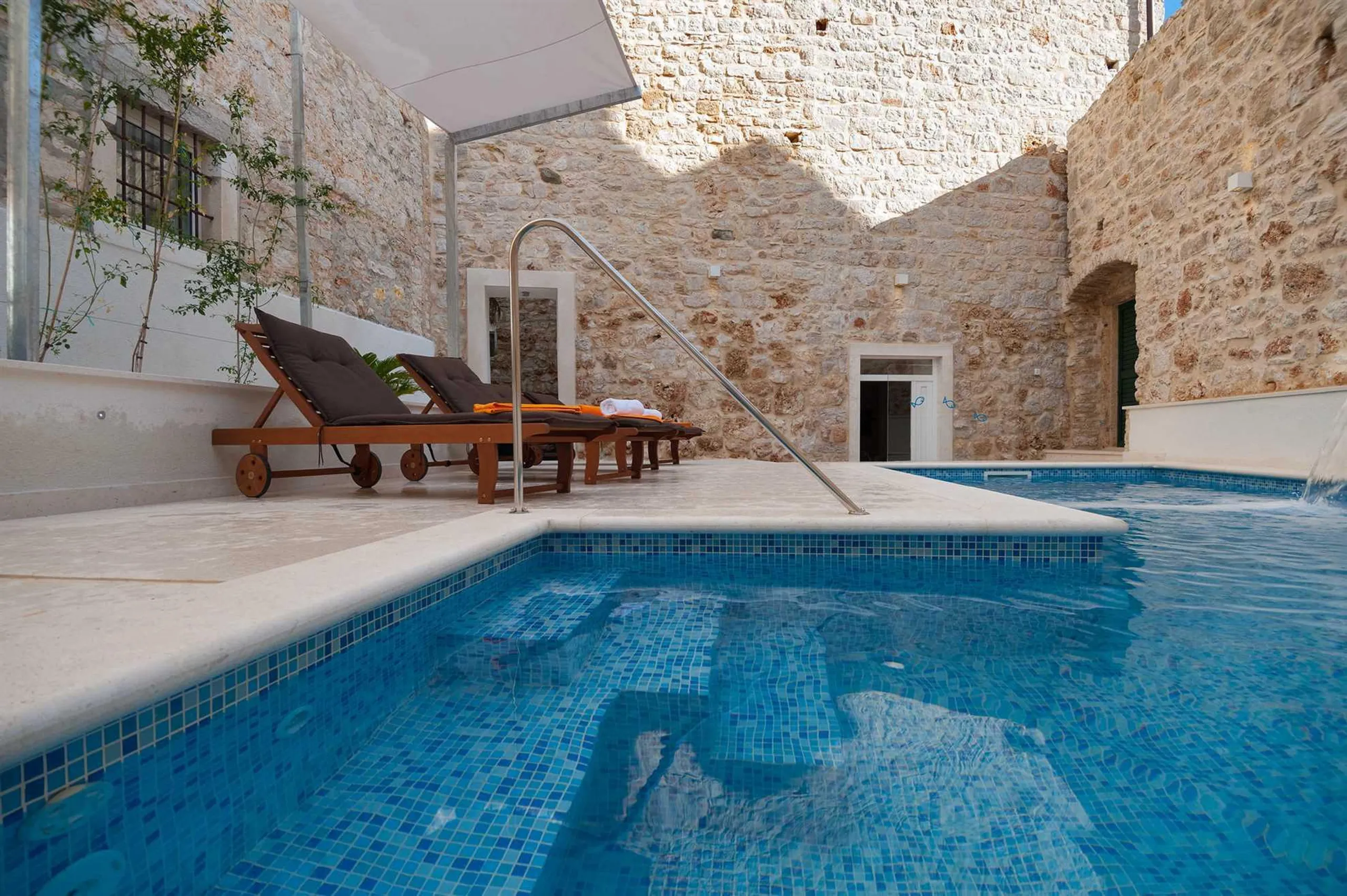 Sophisticated  Villa with Private Pool, Jacuzzi, Sauna and Sea Views — photograph 2