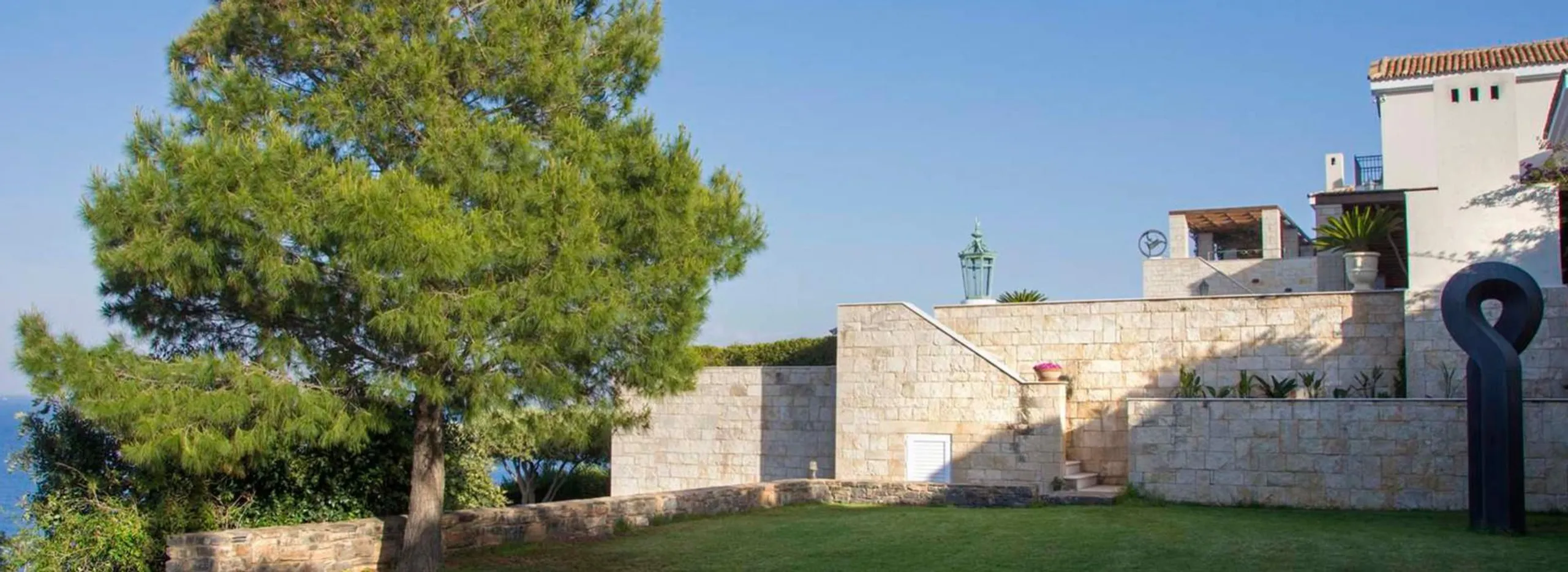Majestic Villa with Private Heated Pool and Amazing Views of Endless Blue Touching the Horizon — photograph 10