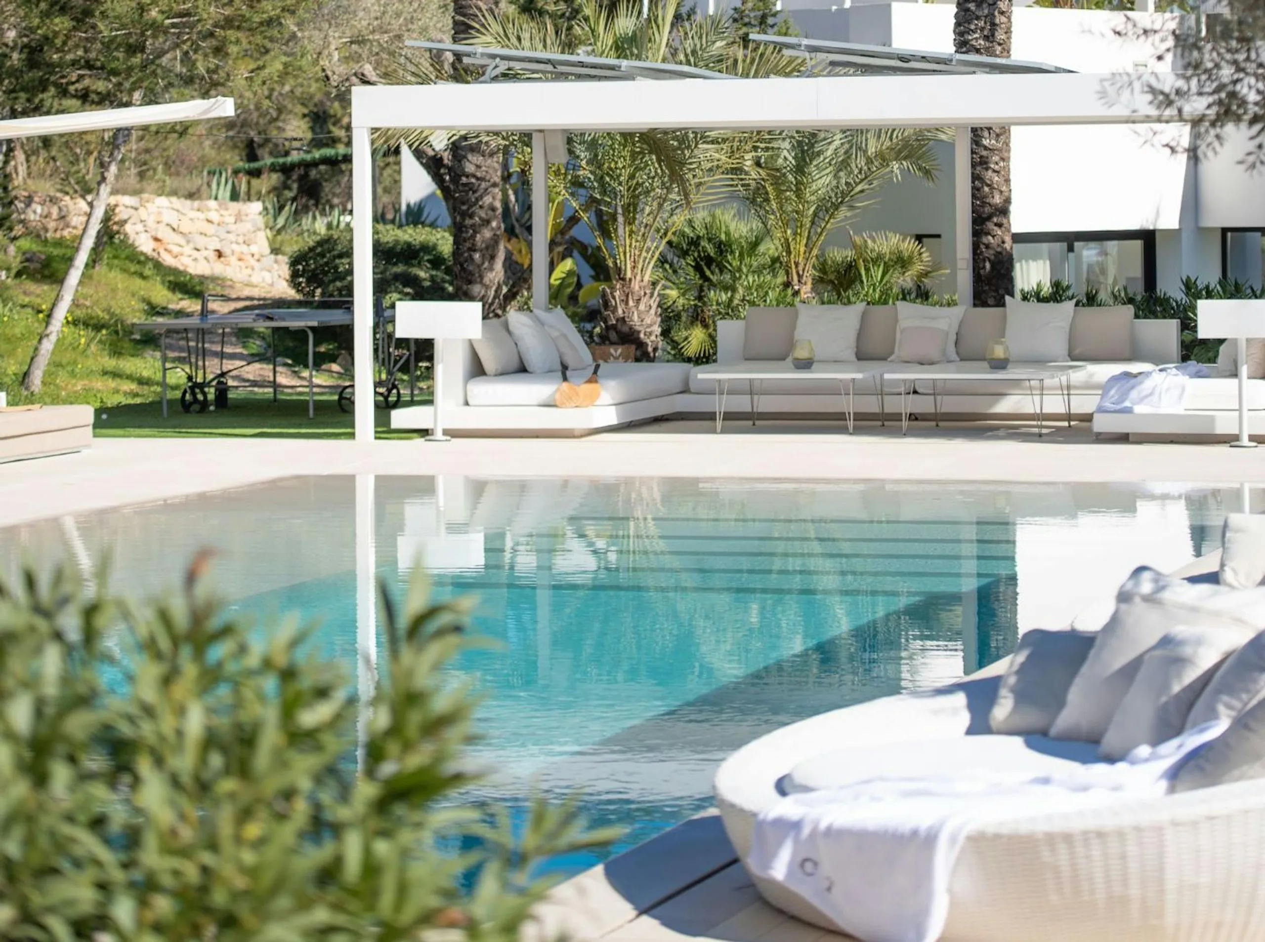 Captivating Spanish Estate in Ibiza with Private Pool and Fitness Room — photograph 3